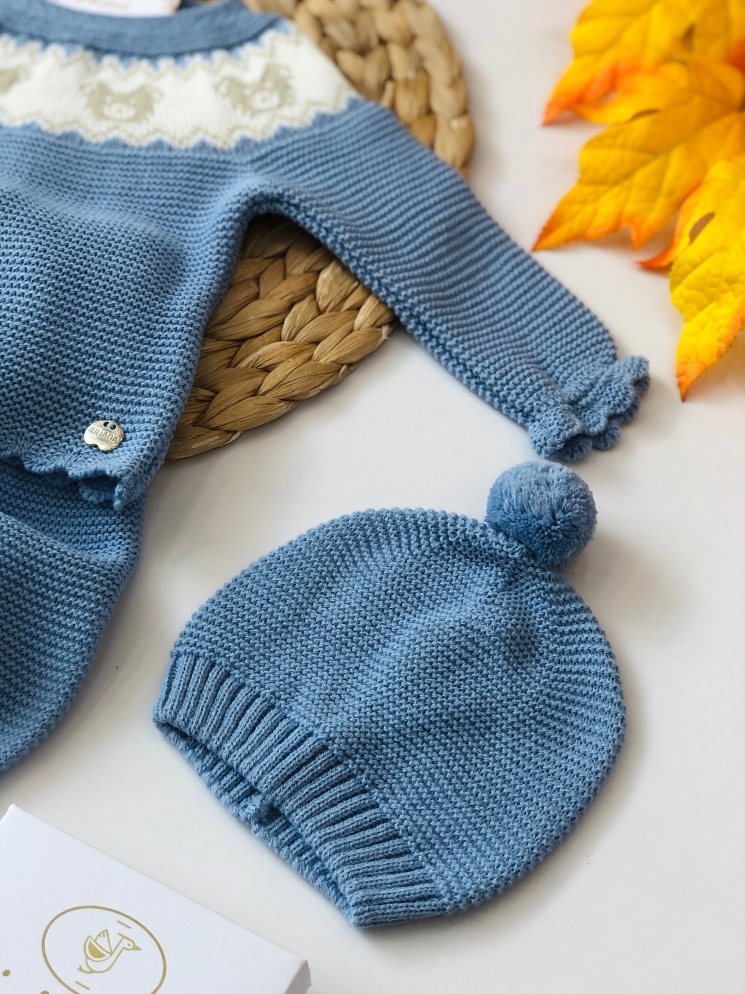 COMPLETO 2 PZ CON CAPPELLINO FILATO CALDO CIELO - Noi da piccoli