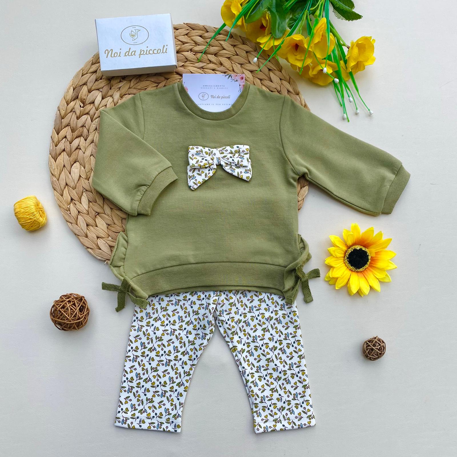 COMPLETO 2 PZ CON CUORICINI E FIOCCHETTO FILATO CALDO VERDE MILITARE - Noi da piccoli