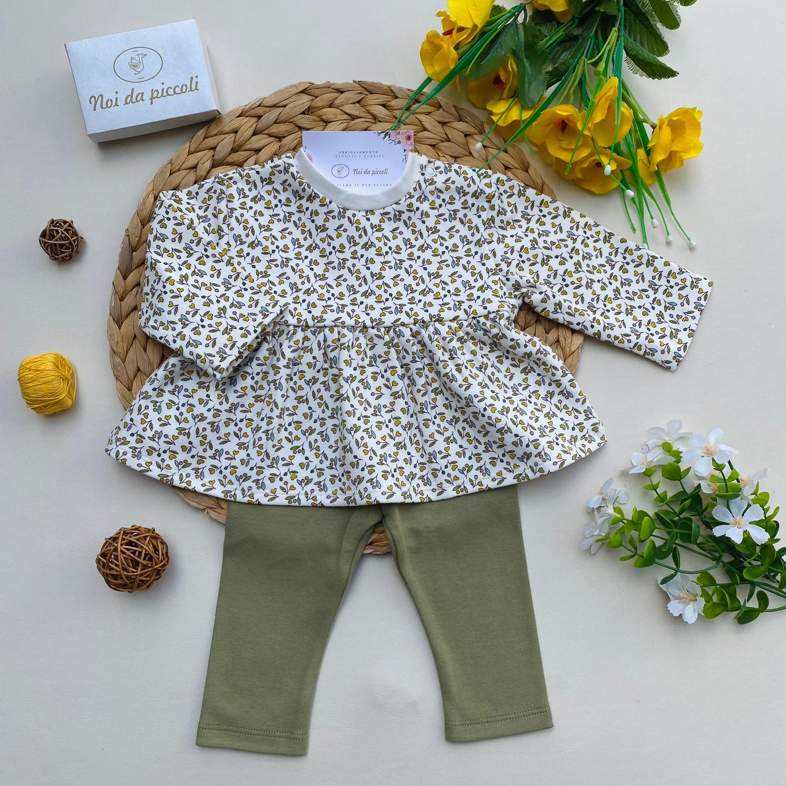 COMPLETO 2 PZ CON CUORICINI E FOGLIOLINE FILATO CALDO BIANCO VERDE - Noi da piccoli