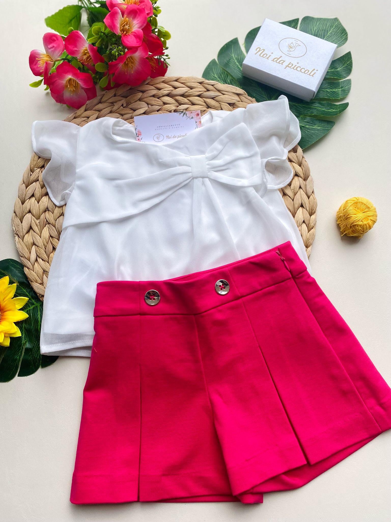 COMPLETO 2 PZ CON PANTALONCINO MAGENTA E MAGLIETTINA BIANCA - Noi da piccoli