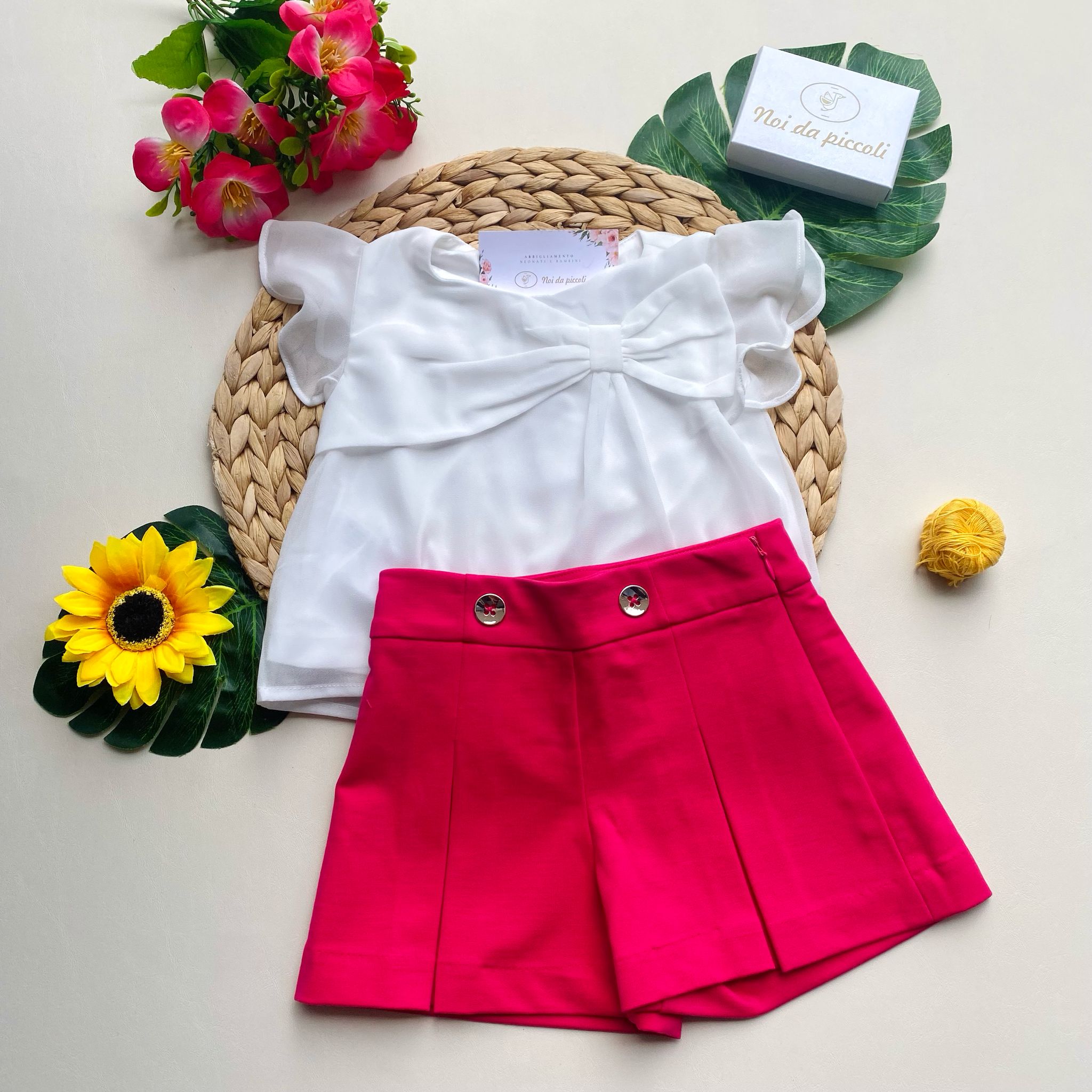 COMPLETO 2 PZ CON PANTALONCINO MAGENTA E MAGLIETTINA BIANCA - Noi da piccoli