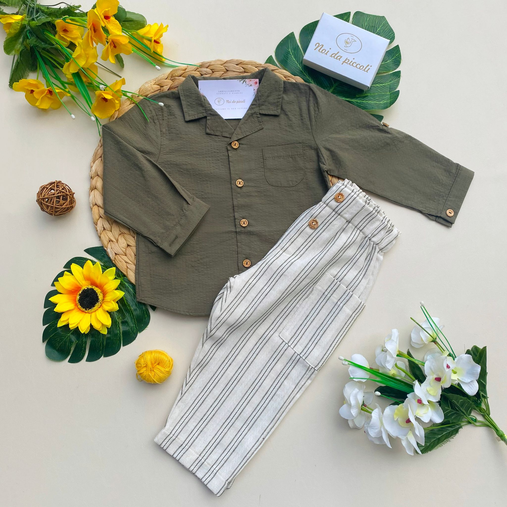 COMPLETO 2 PZ CON PANTALONE BEIGE RIGATO E CAMICINA VERDE - Noi da piccoli