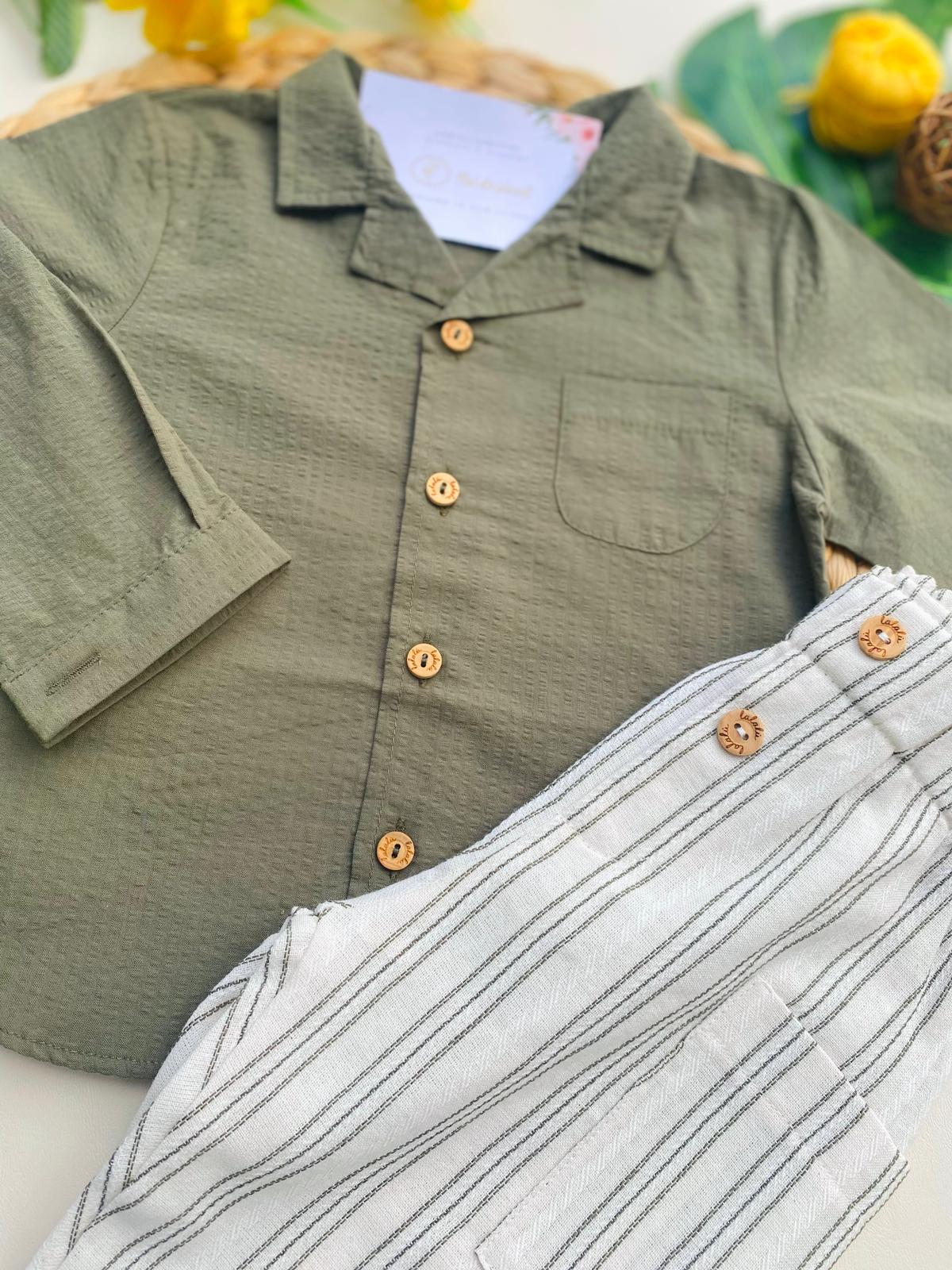 COMPLETO 2 PZ CON PANTALONE BEIGE RIGATO E CAMICINA VERDE - Noi da piccoli