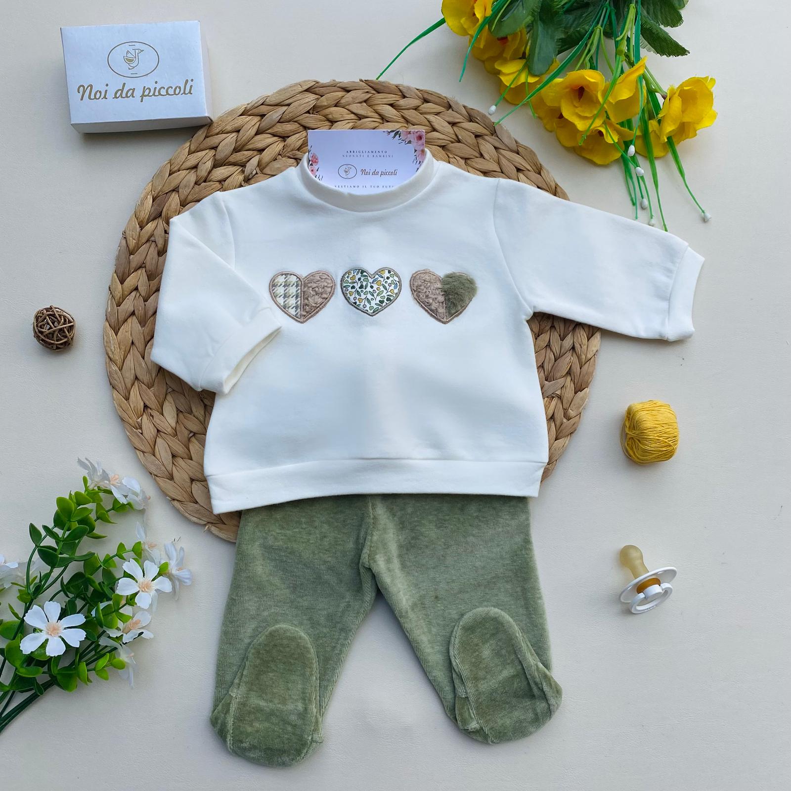 COMPLETO 2 PZ CON TRE CUORICINI CENTRALI FILATO CALDO BIANCO VERDE - Noi da piccoli