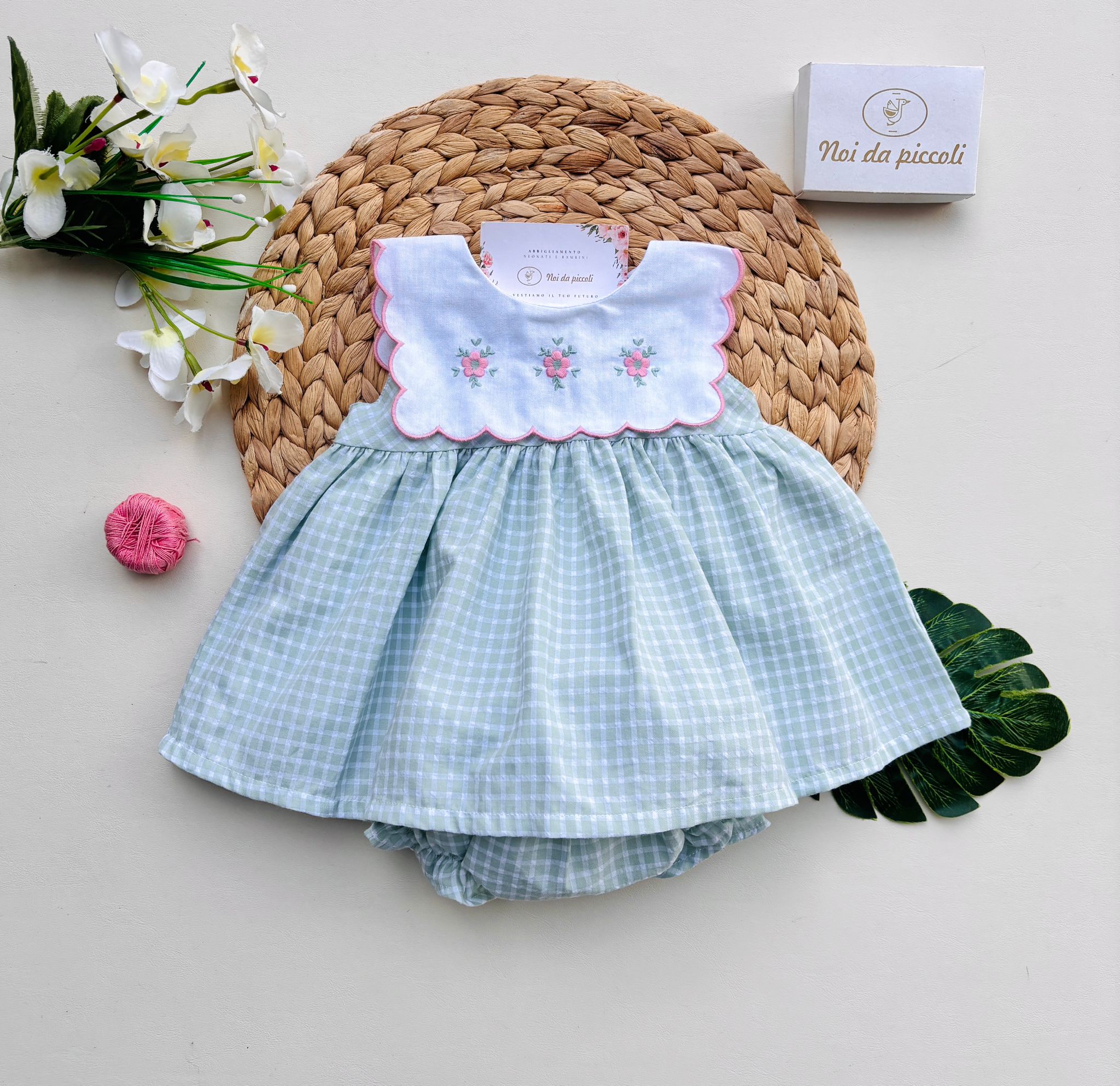 COMPLETO 2 PZ IN COTONE A QUADRONI E FIORELLINI VERDE - Noi da piccoli