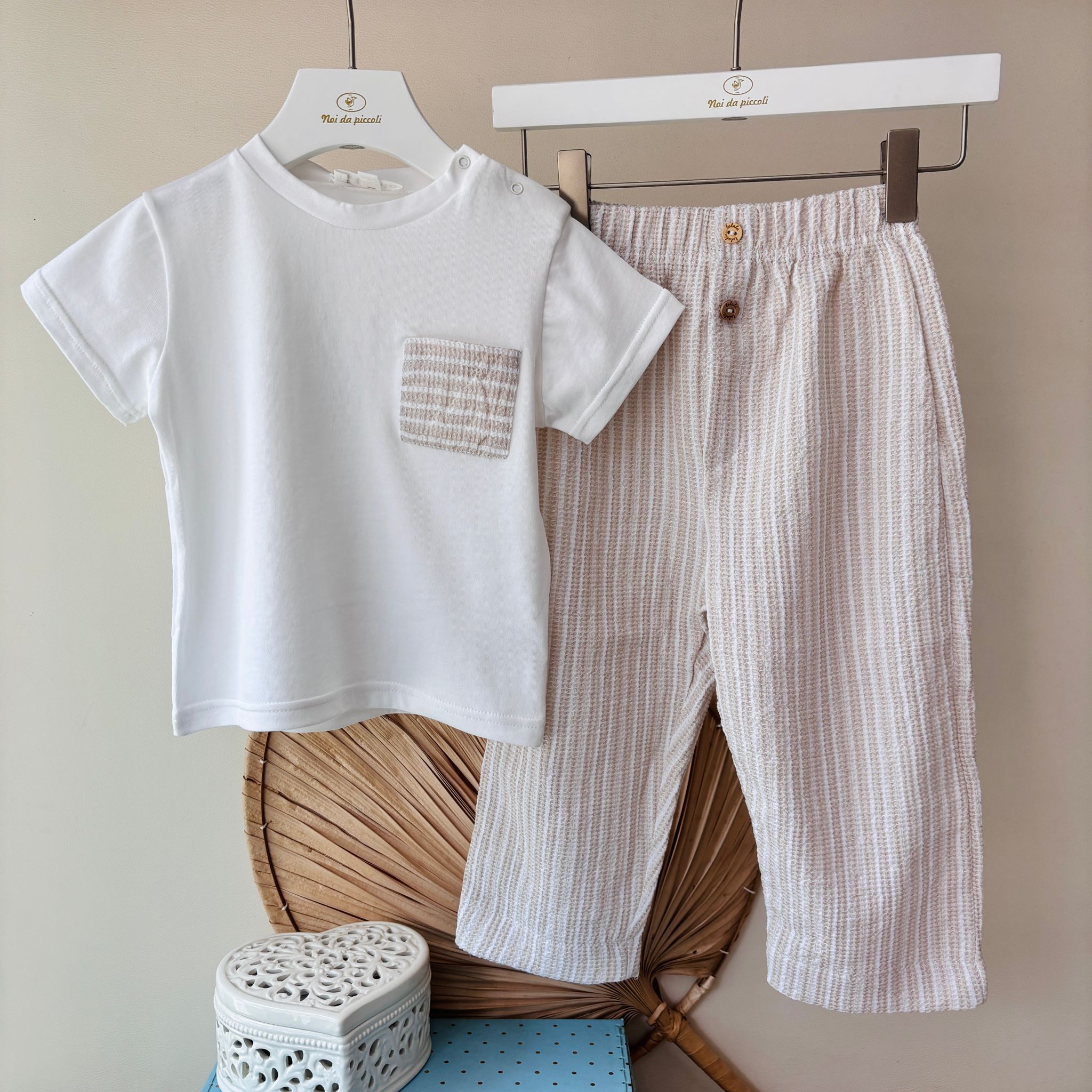 COMPLETO 2 PZ IN COTONE A RIGHE BIANCO BEIGE - Noi da piccoli