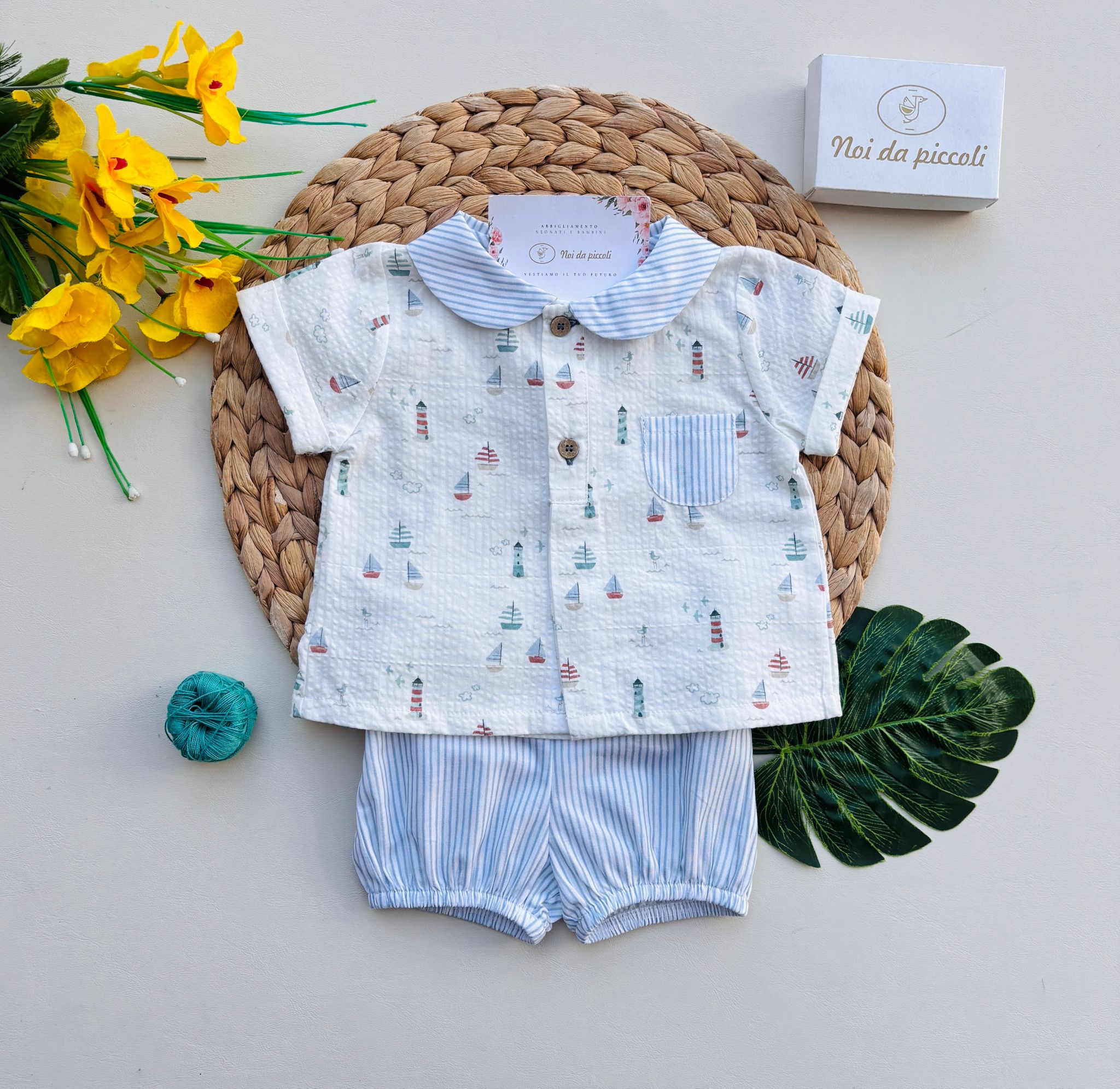 COMPLETO 2 PZ IN COTONE A RIGHE E BARCHETTE CIELO - Noi da piccoli