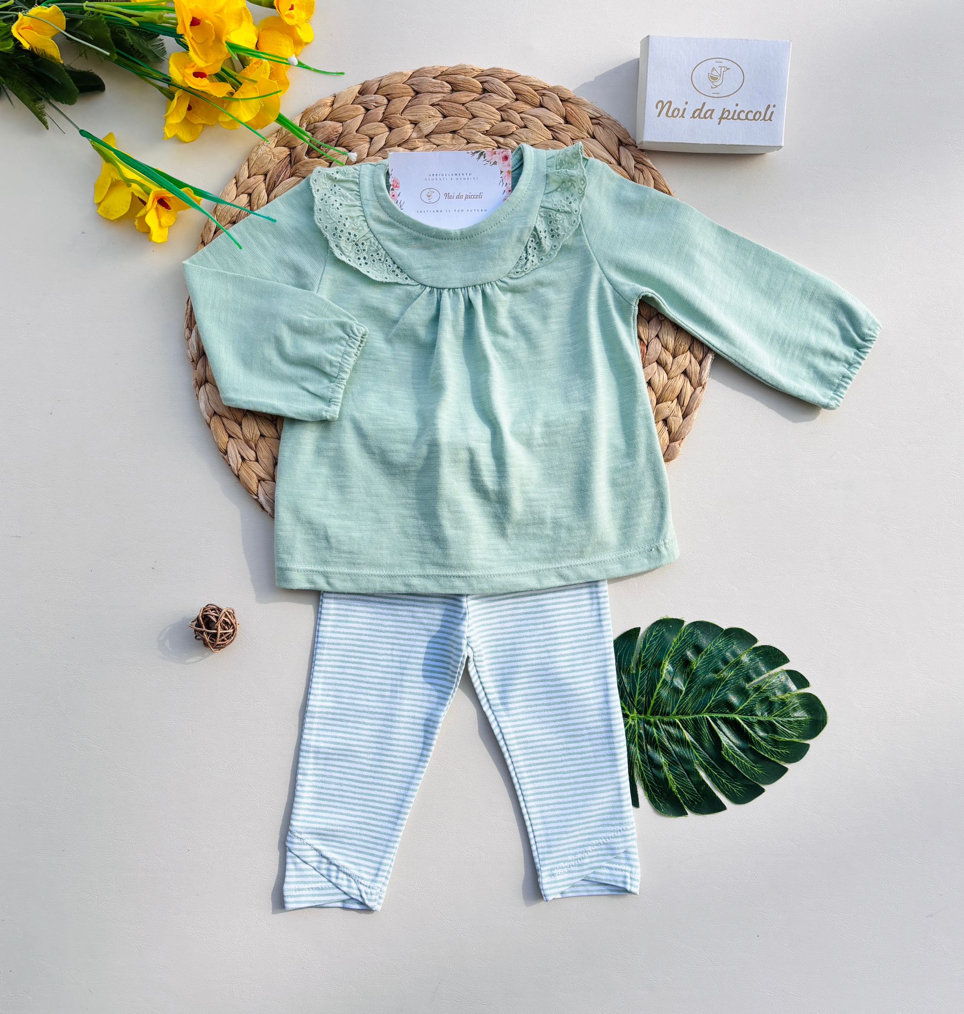 COMPLETO 2 PZ IN COTONE A STRISCE E FIORELLINI VERDE - Noi da piccoli