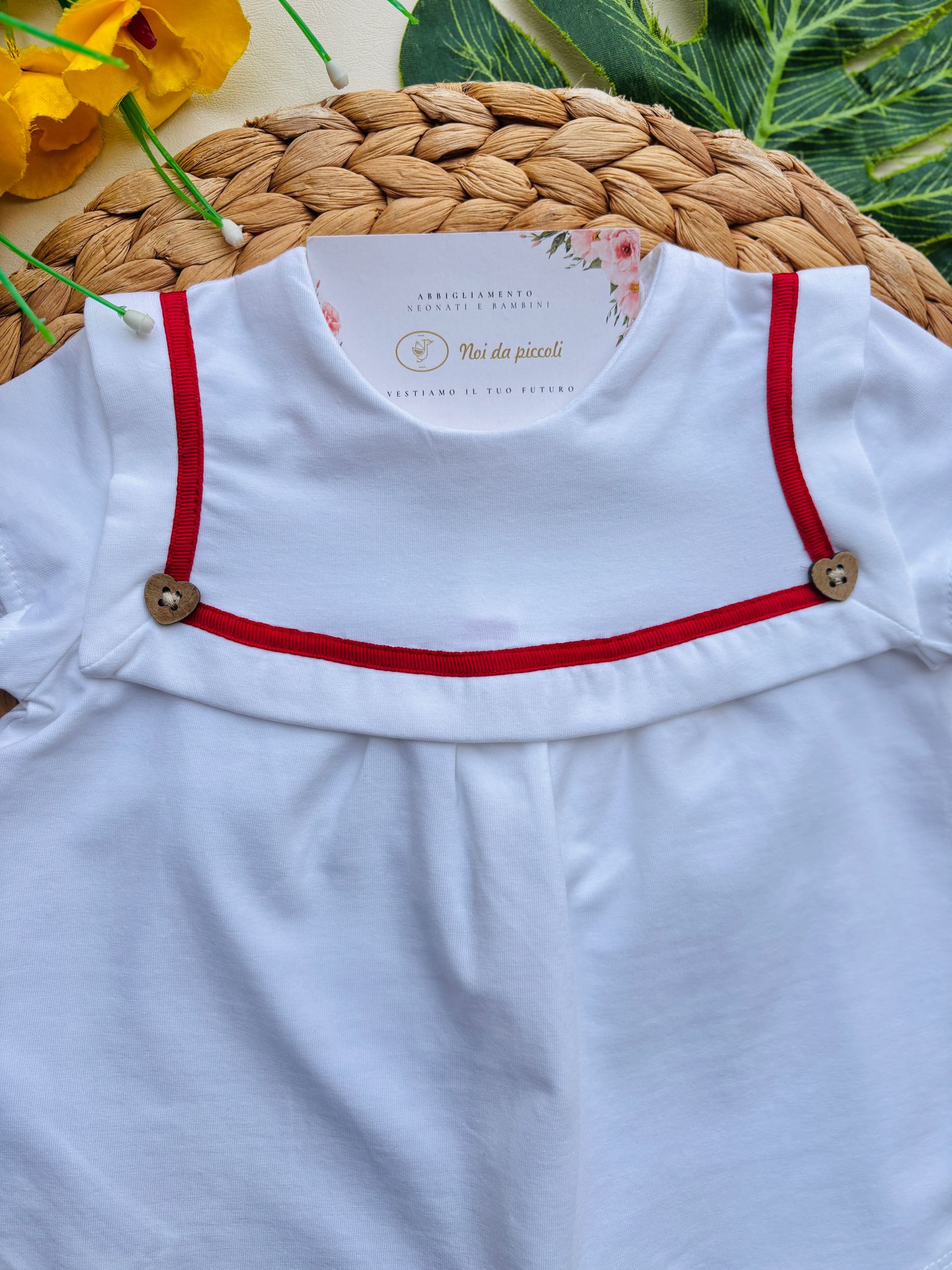 COMPLETO 2 PZ IN COTONE CON BOTTONCINI A FORMA DI CUORE BIANCO E JEANS - Noi da piccoli