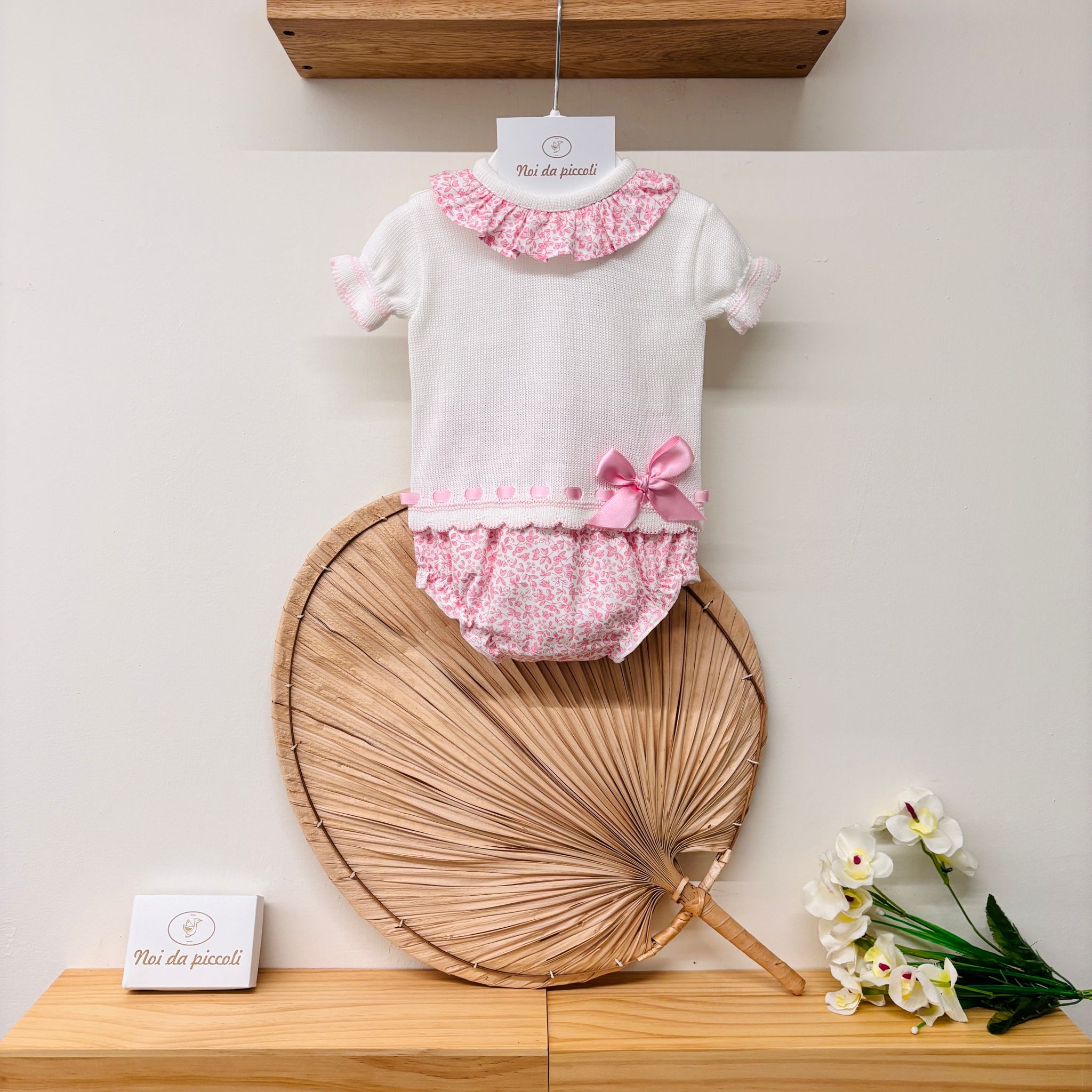 COMPLETO 2 PZ IN COTONE CON FIOCCHETTO BIANCO ROSA - Noi da piccoli