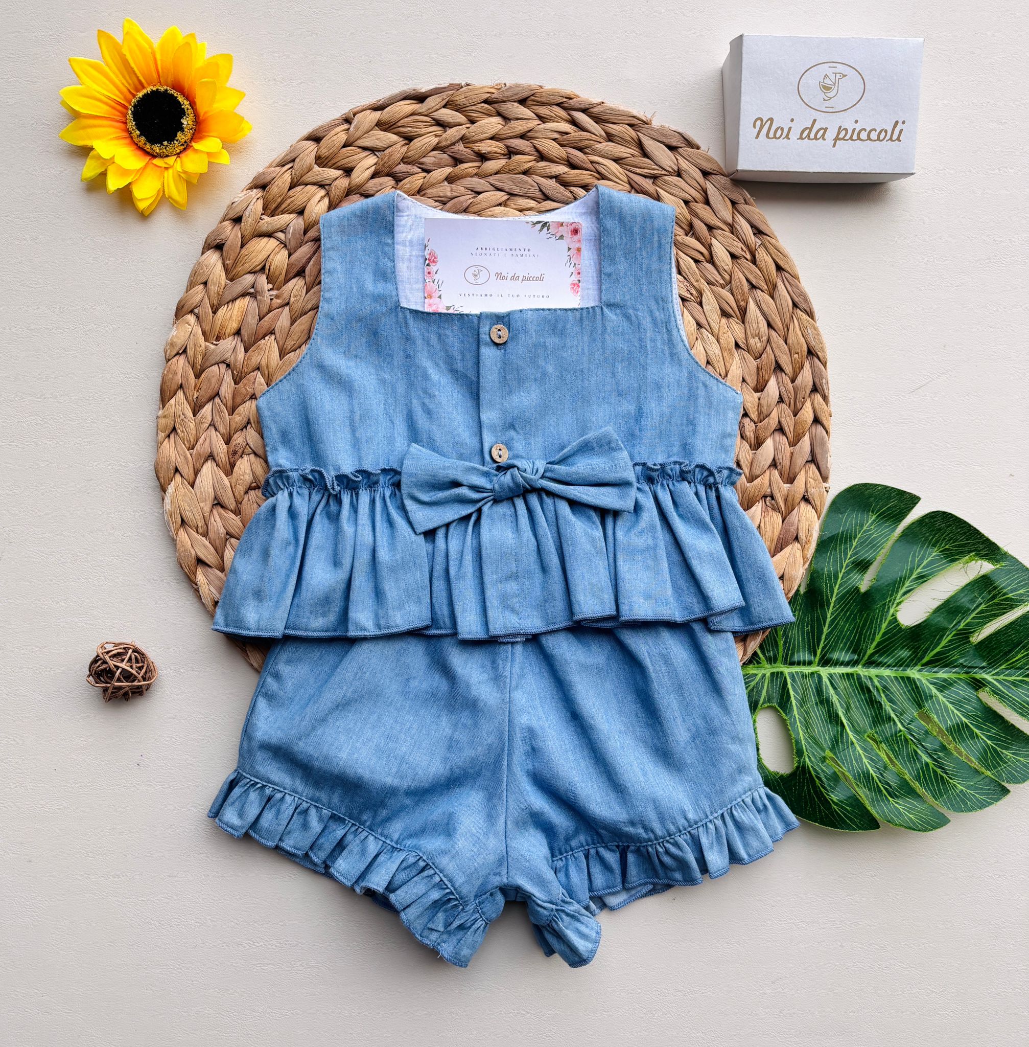 COMPLETO 2 PZ IN COTONE CON FIOCCHETTO CENTRALE E BOTTONCINI IN FINTO LEGNO AZUL - Noi da piccoli