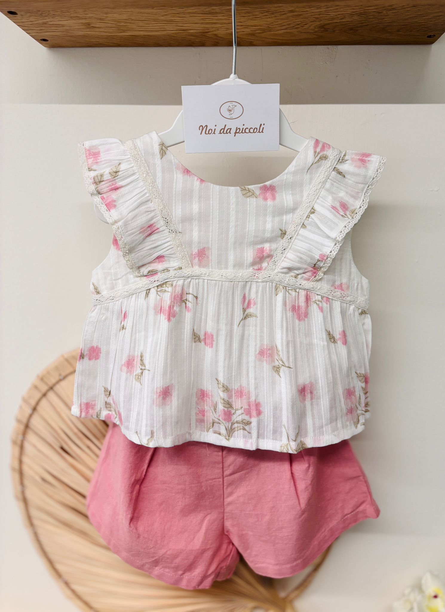COMPLETO 2 PZ IN COTONE CON FIORI BIANCO ROSA - Noi da piccoli