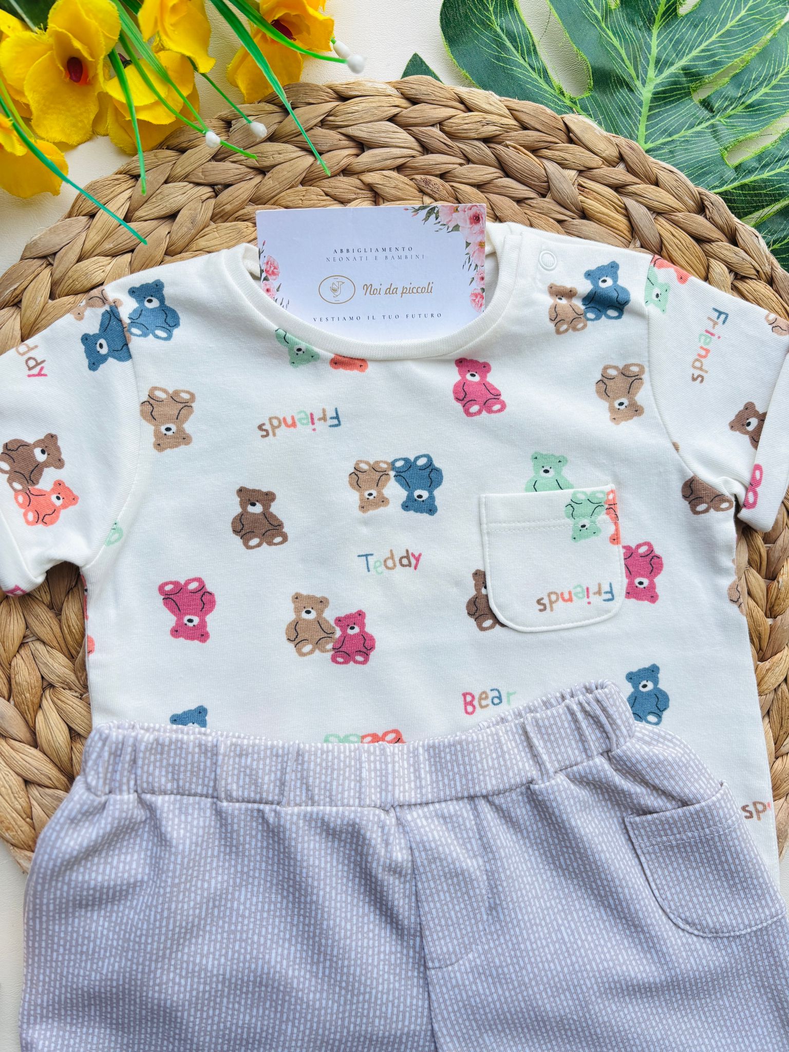 COMPLETO 2 PZ IN COTONE CON ORSETTI COLORATI BIANCO BEIGE - Noi da piccoli