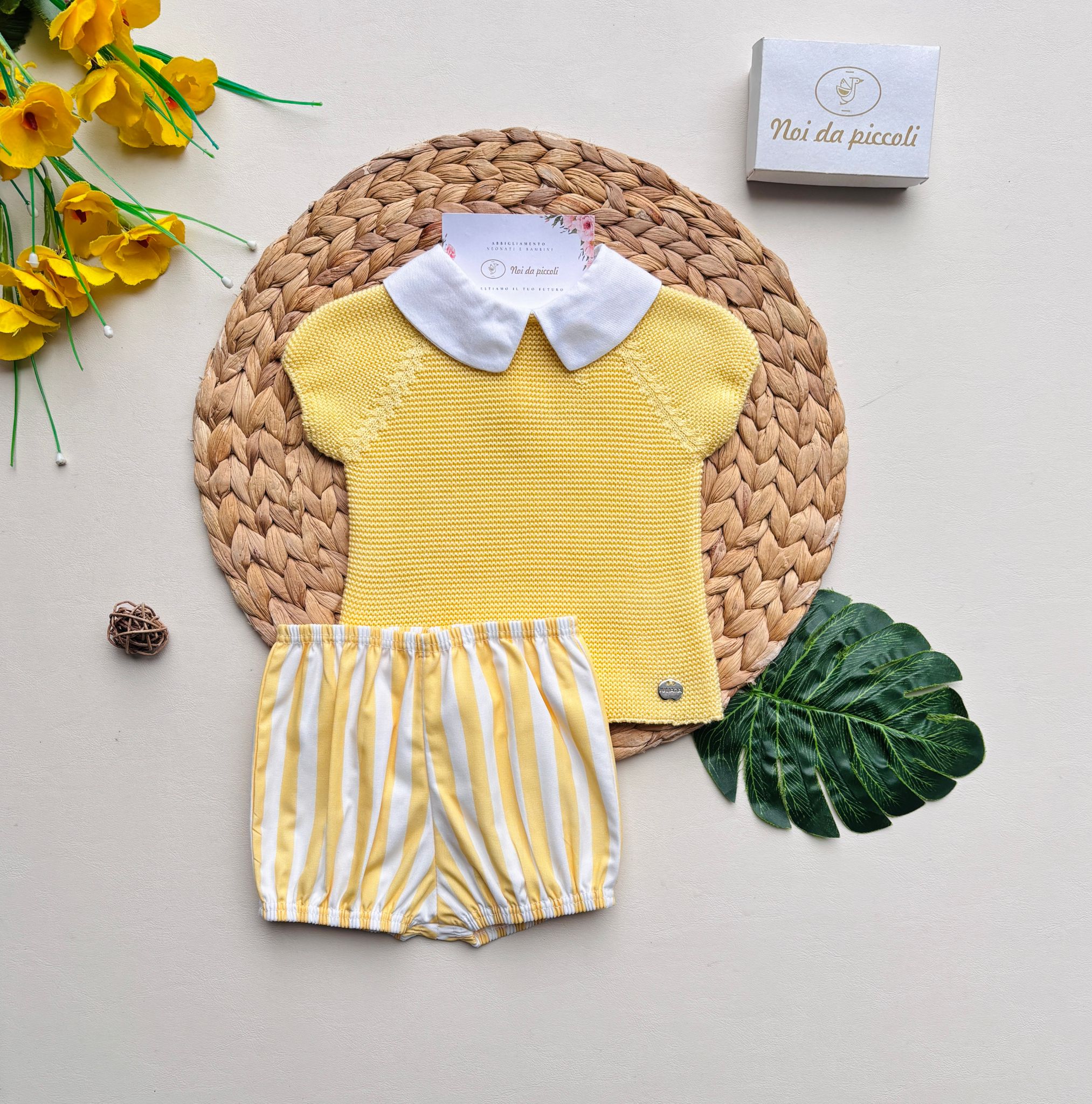 COMPLETO 2 PZ IN COTONE E ACRILICO AMARILLO CON COLLETTO BIANCO - Noi da piccoli