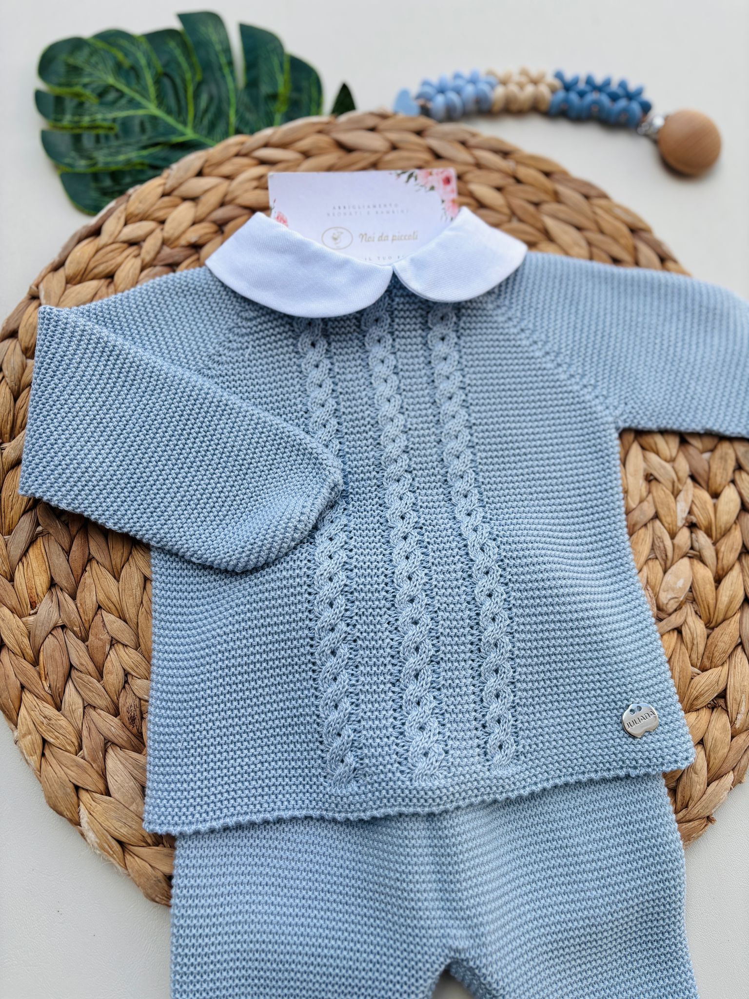 COMPLETO 2 PZ IN COTONE E ACRILICO CON RICAMI AD INTRECCIO E COLLETTO BIANCO CIELO - Noi da piccoli