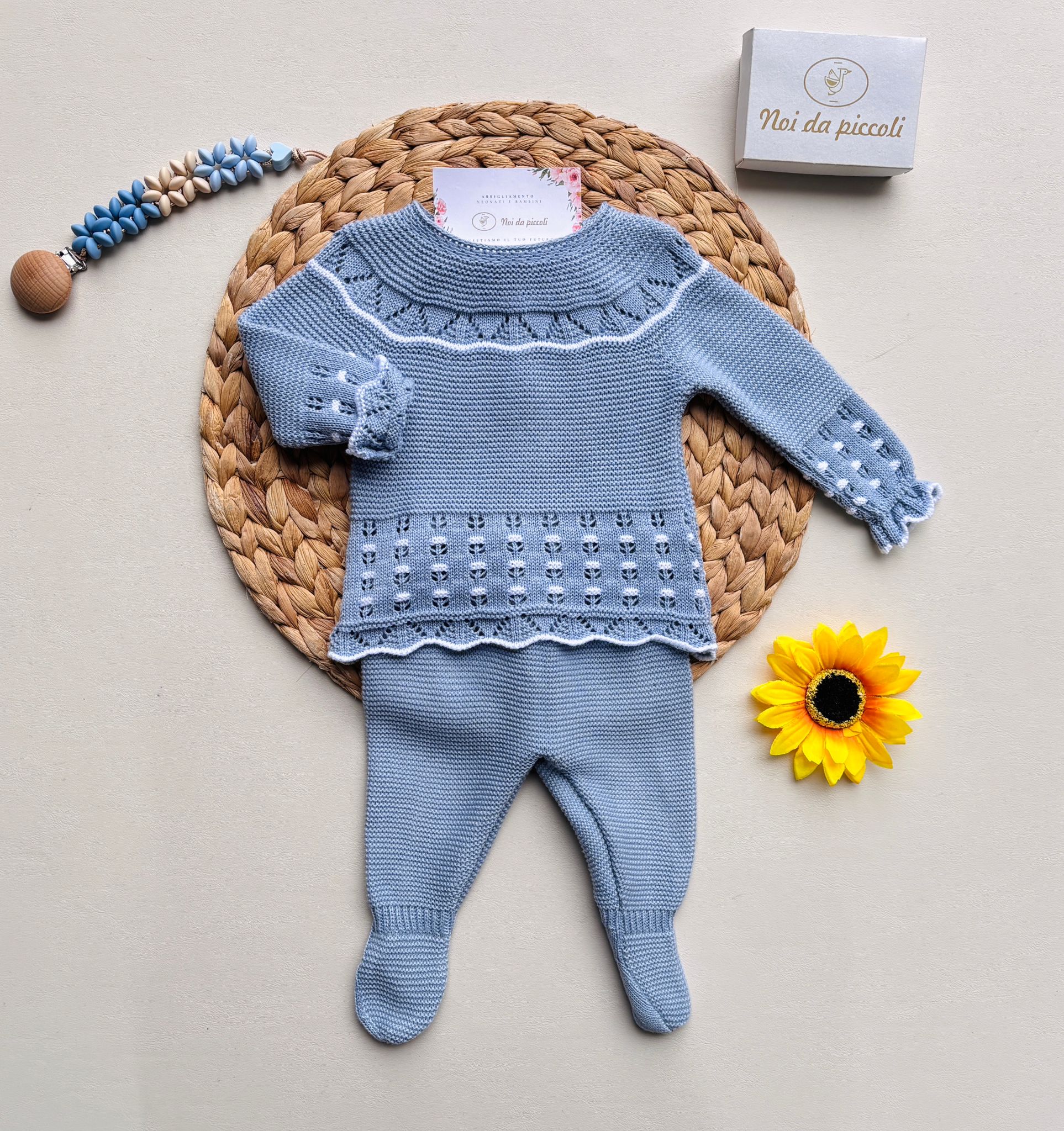 COMPLETO 2 PZ IN COTONE E ACRILICO CON RICAMI BIANCHI COBALTO - Noi da piccoli