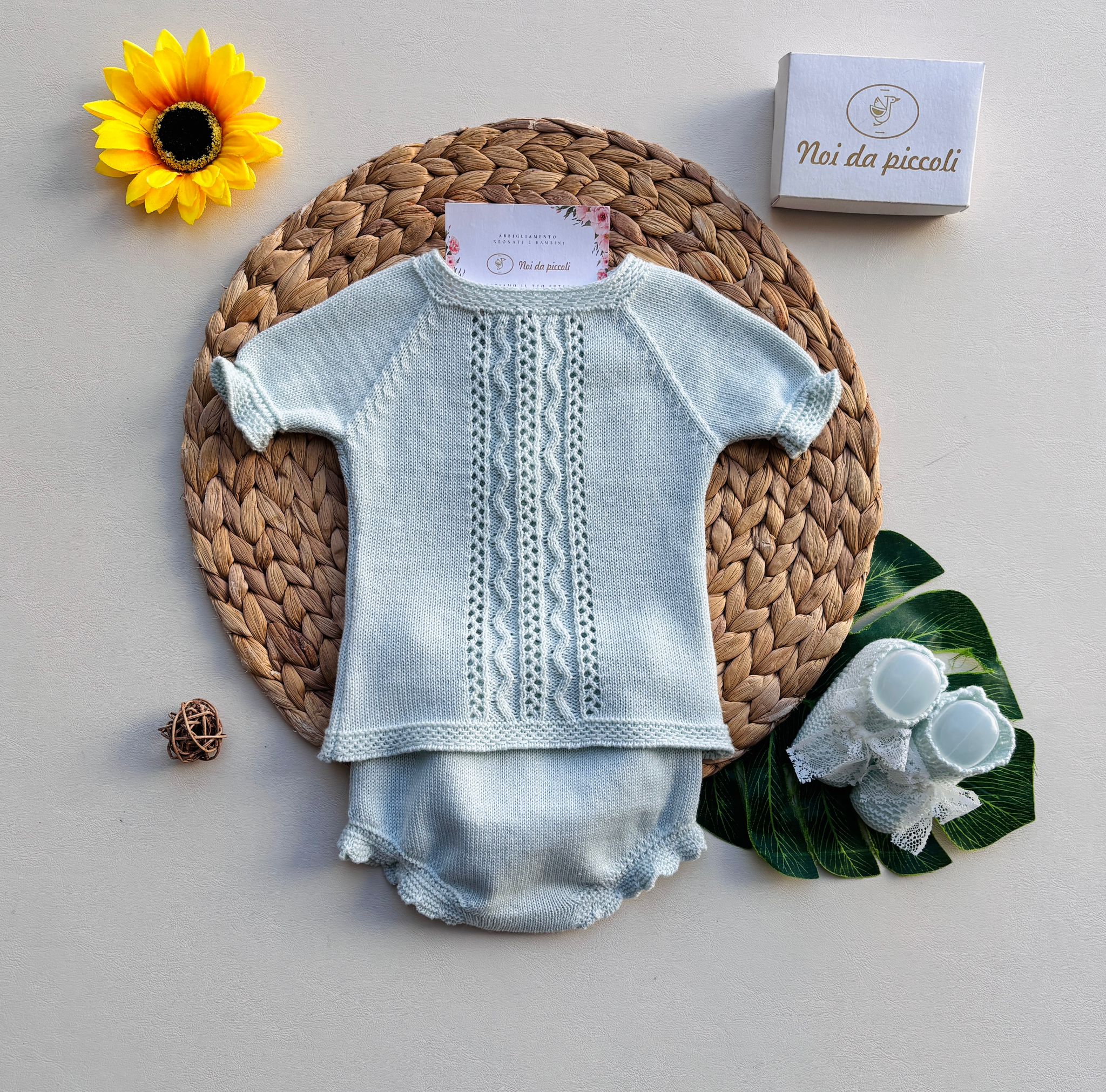 COMPLETO 2 PZ IN COTONE E ACRILICO CON RICAMI E BABBUCCE ABBINATE tiffany - Noi da piccoli