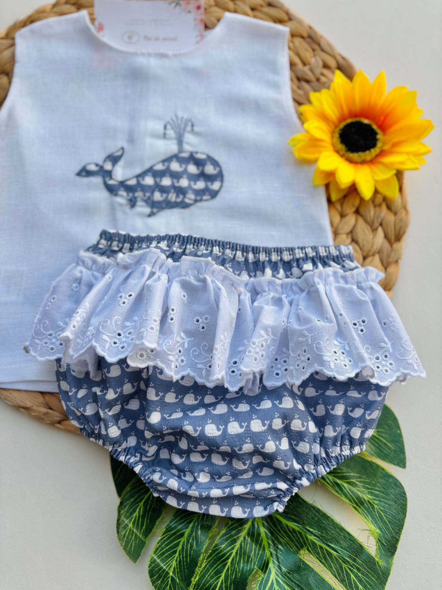 COMPLETO 2 PZ IN COTONE E LINO CON BALENE Bianco Cielo - Noi da piccoli