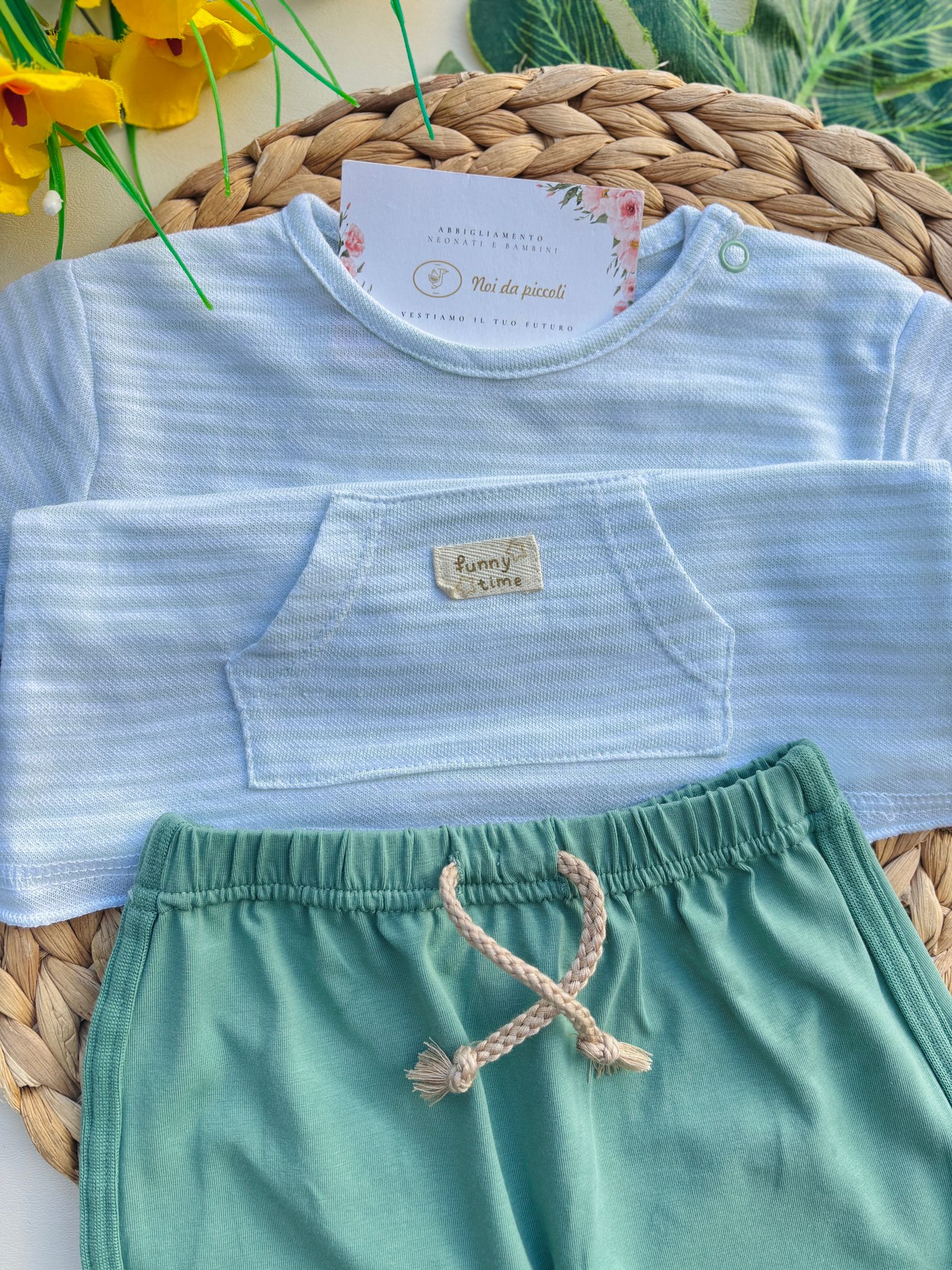 COMPLETO 2 PZ IN COTONE RIGATO BIANCO VERDE - Noi da piccoli