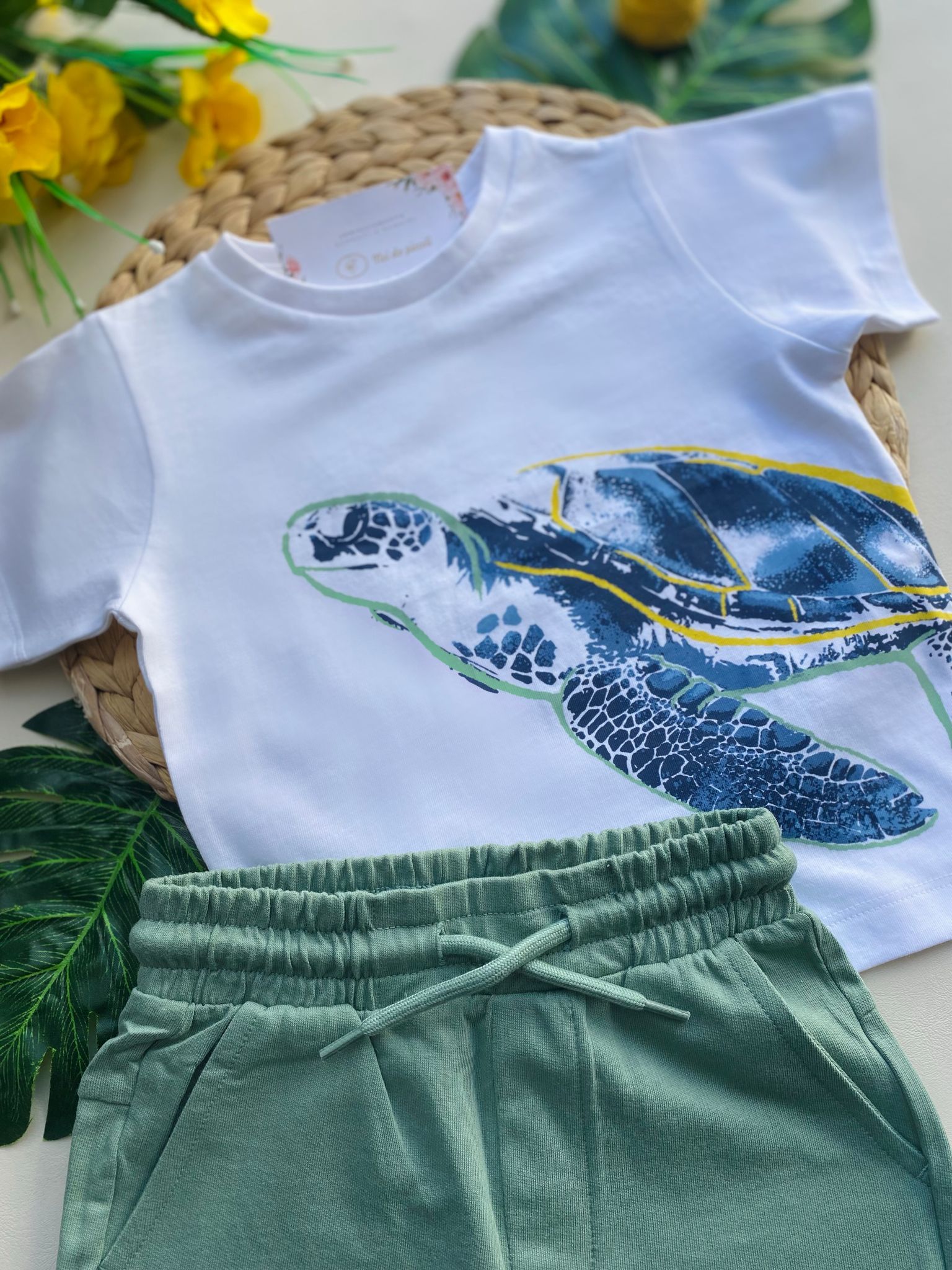 completo 2 pz pantaloncino verde e magliettina bianca con disegnini - Noi da piccoli