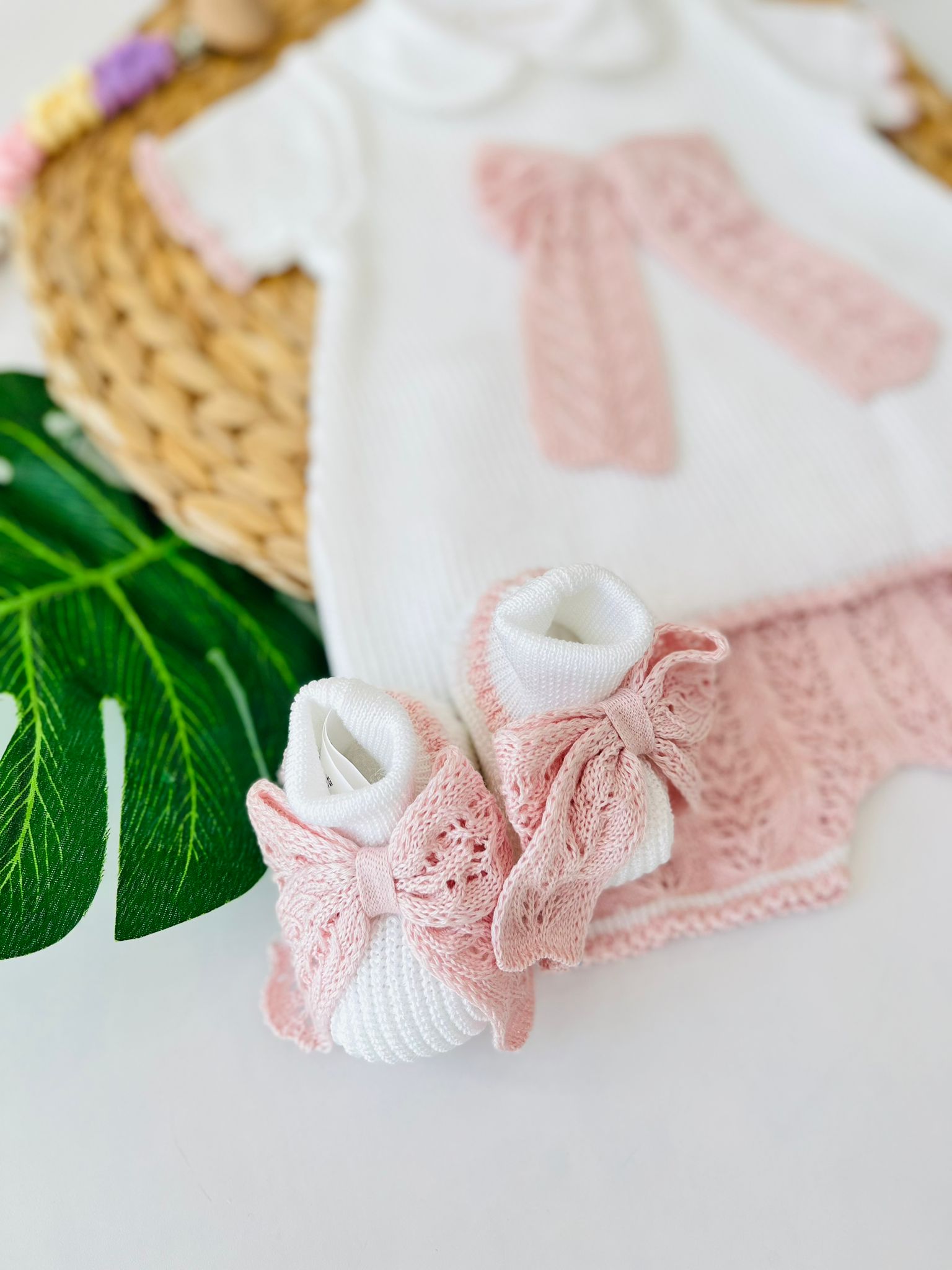 COMPLETO 2PZ CON BABBUCCE 100% FILO DI COTONE BIANCO ROSA - Noi da piccoli