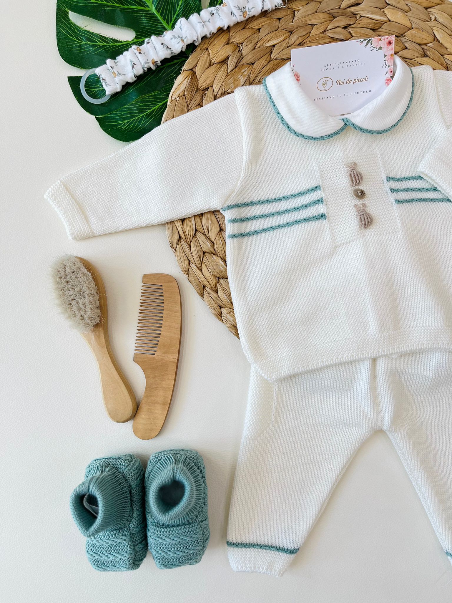 COMPLETO 2PZ CON BABBUCCE 100% LANA VANIGLIA VERDE SALVIA - Noi da piccoli