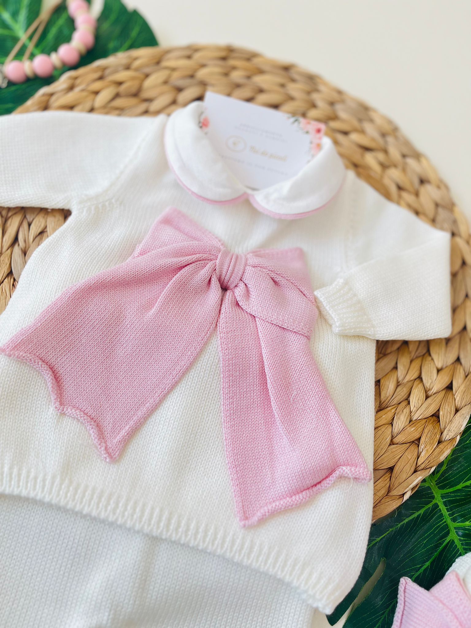 COMPLETO 2PZ CON BABBUCCE FIOCCONE 100% lana merino extrafine ROSA E PANNA - Noi da piccoli