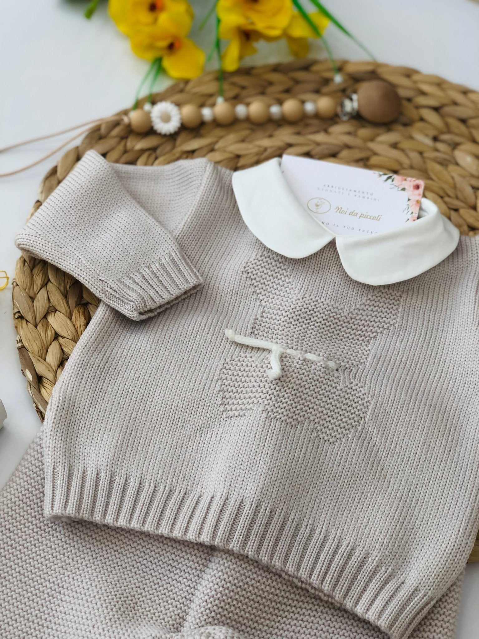 COMPLETO 2PZ CON BABBUCCE IN LANA MERINO EXTRAFINE BEIGE PANNA - Noi da piccoli