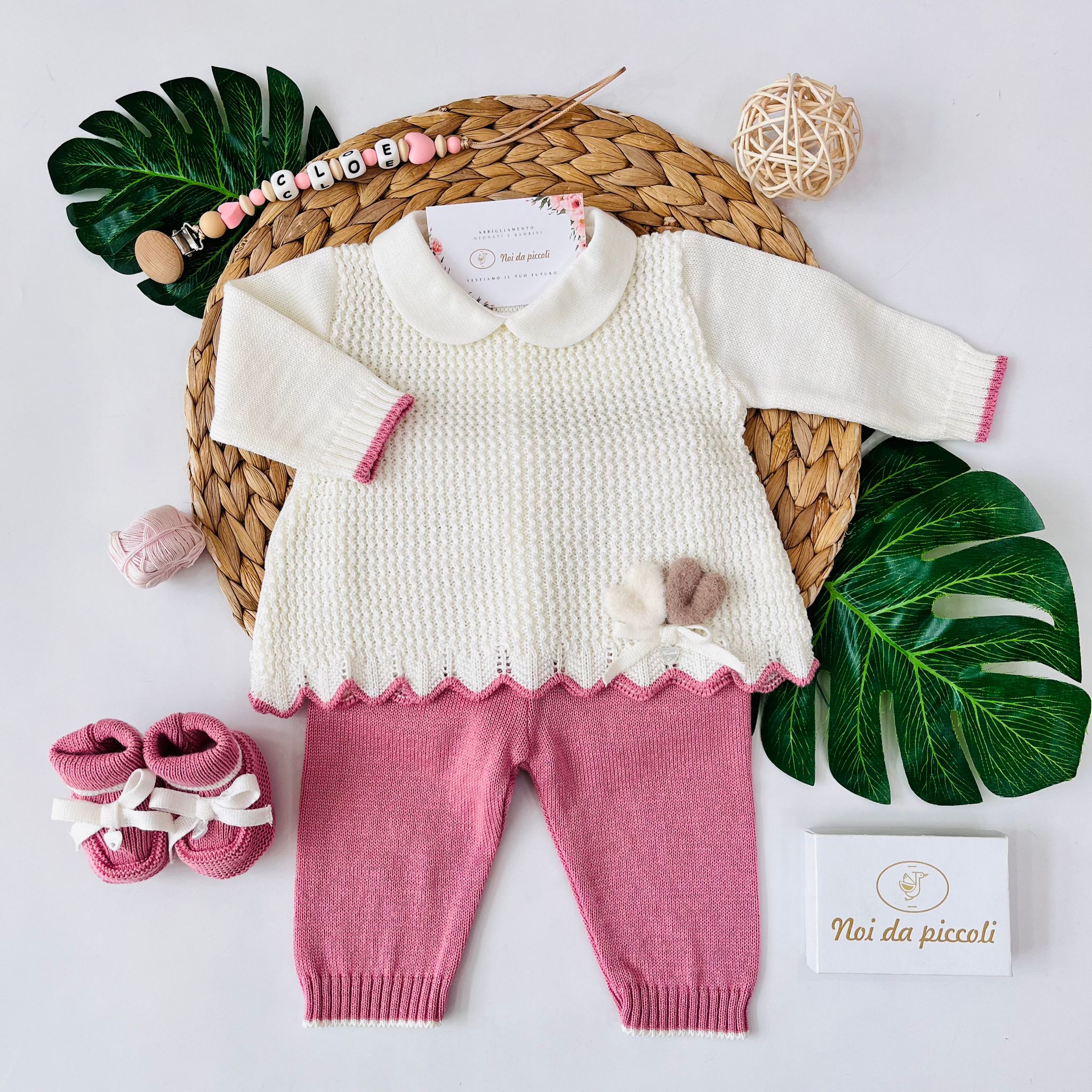 COMPLETO 2PZ CON BABBUCCE KNIT FILATO CALDO MALVA E CREMA - Noi da piccoli