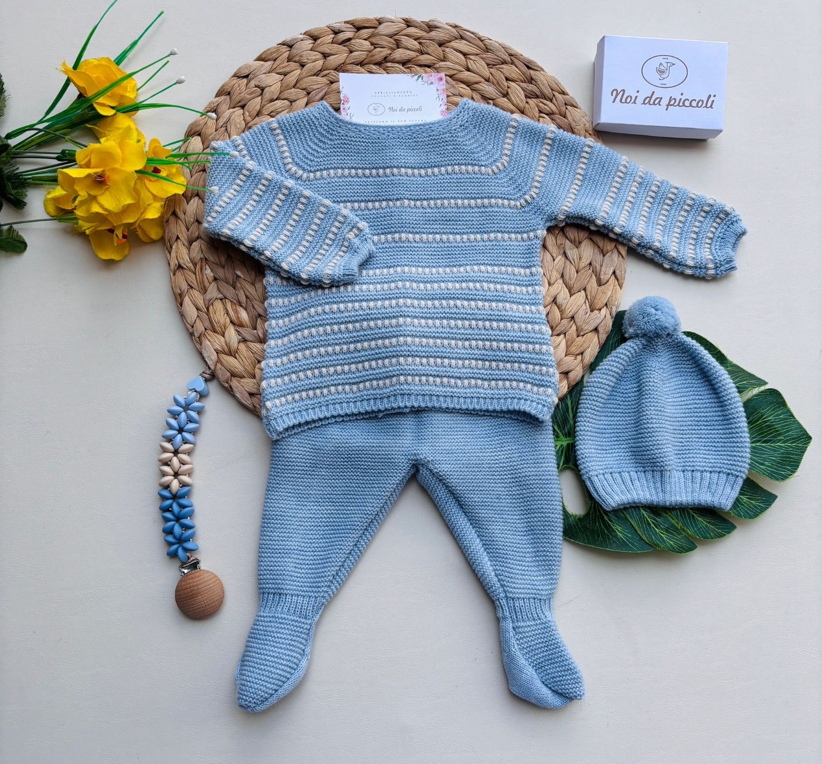 COMPLETO 2PZ CON CAPPELLINO FILATO CALDO CIELO E BEIGE - Noi da piccoli