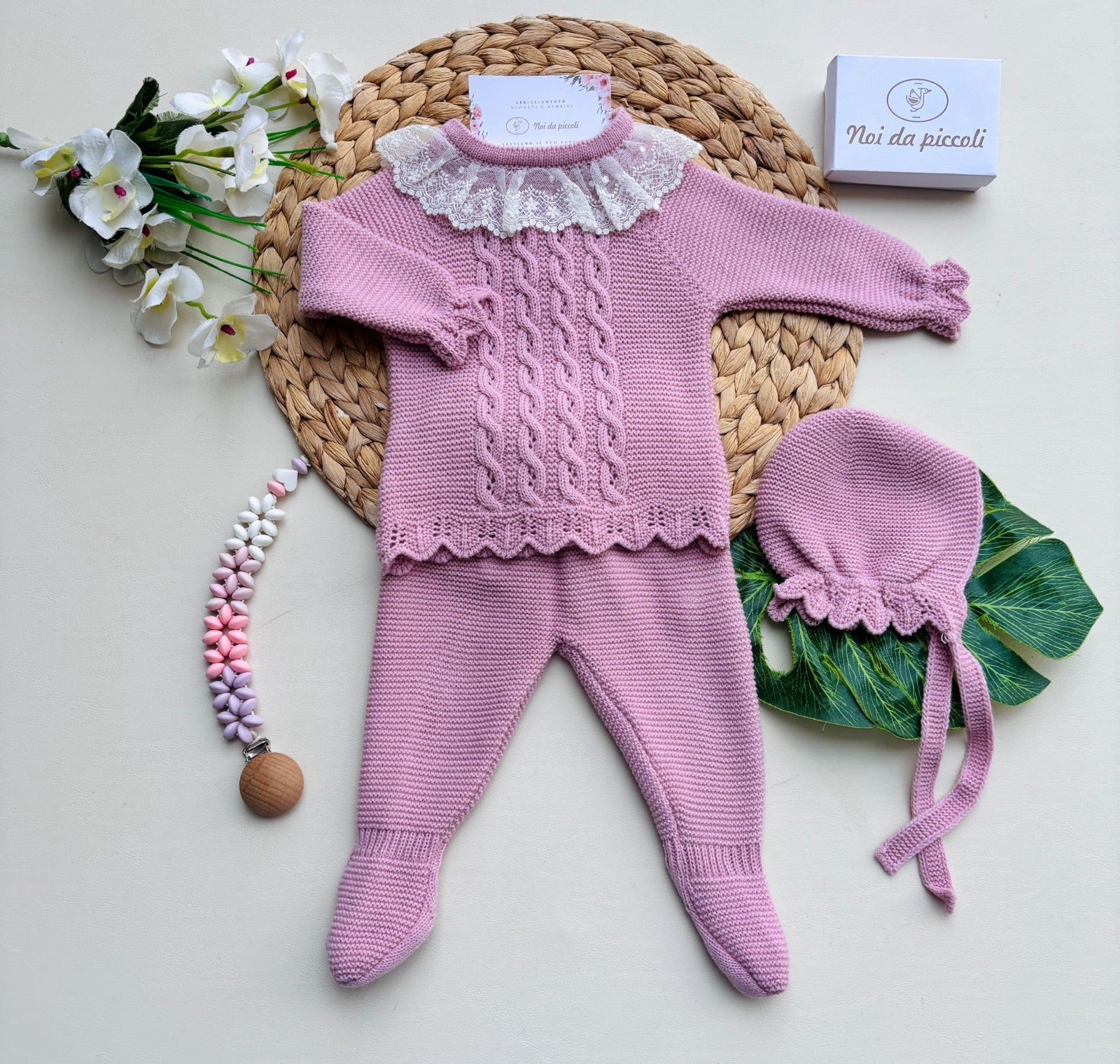 COMPLETO 2PZ CON CAPPELLINO FILATO CALDO ROSA - Noi da piccoli