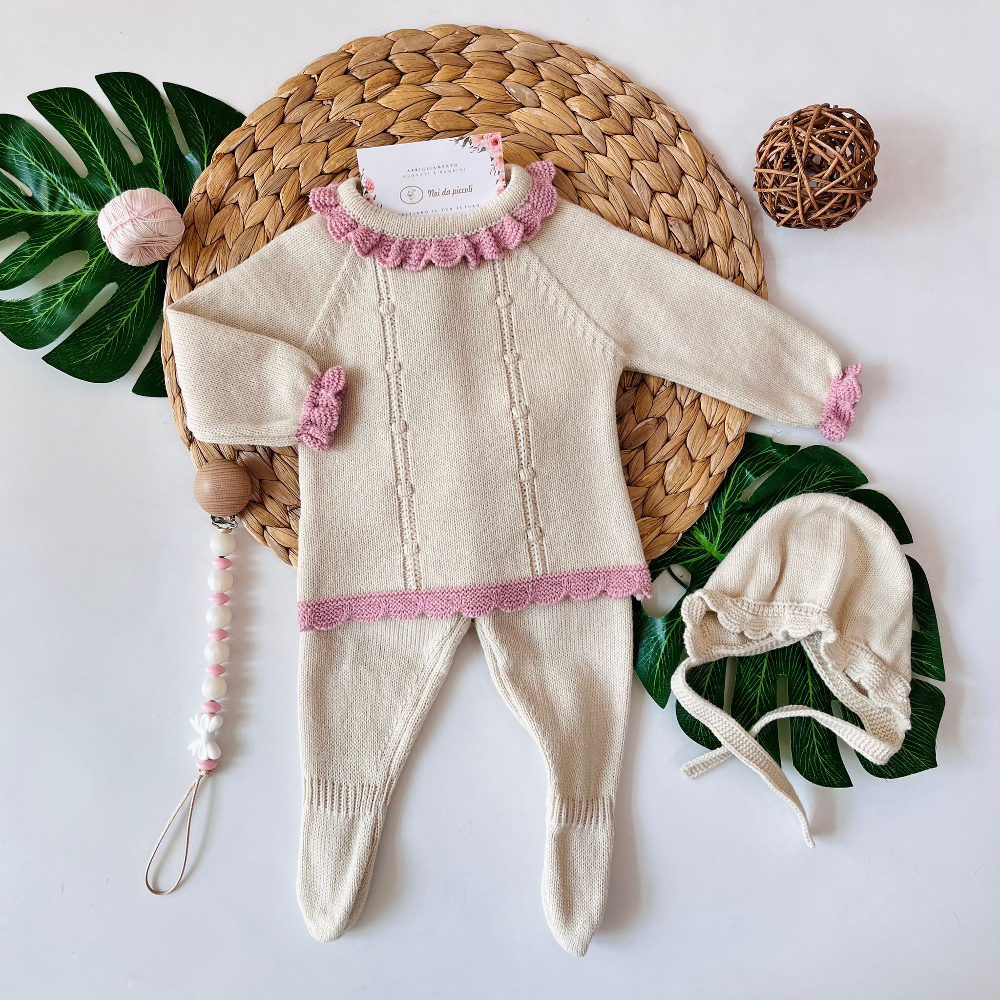 COMPLETO 2PZ CON CUFFIA FILATO CALDO MALVA E CREMA - Noi da piccoli