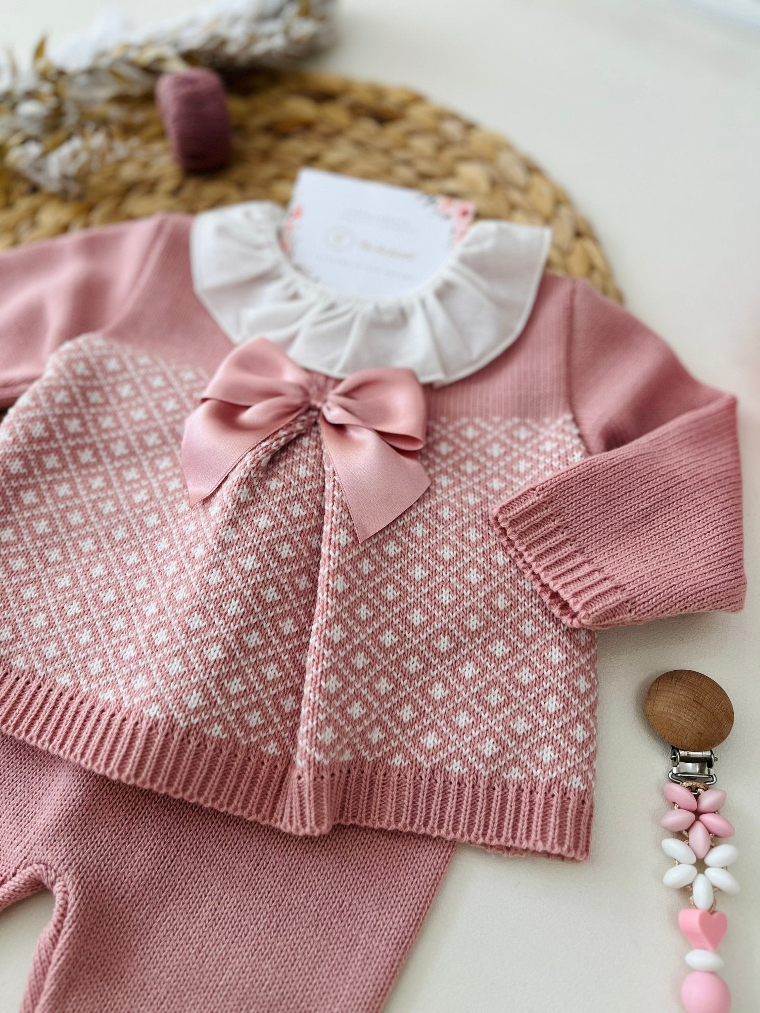 COMPLETO 2PZ FILATO CALDO ROSA E BIANCO COLLO ONDULATO - Noi da piccoli