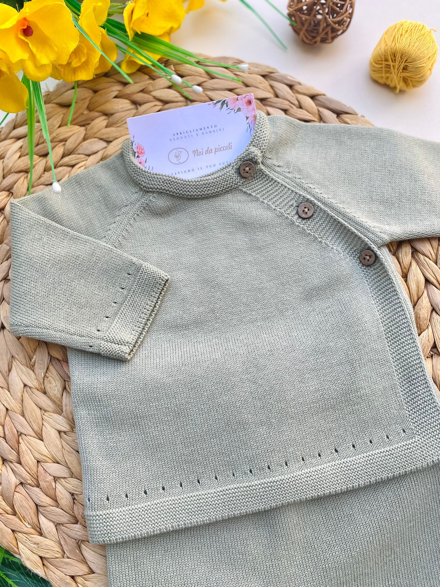 COMPLETO 3 PZ CON BOTTONCINI FILATO CALDO VERDE BOTTIGLIA - Noi da piccoli