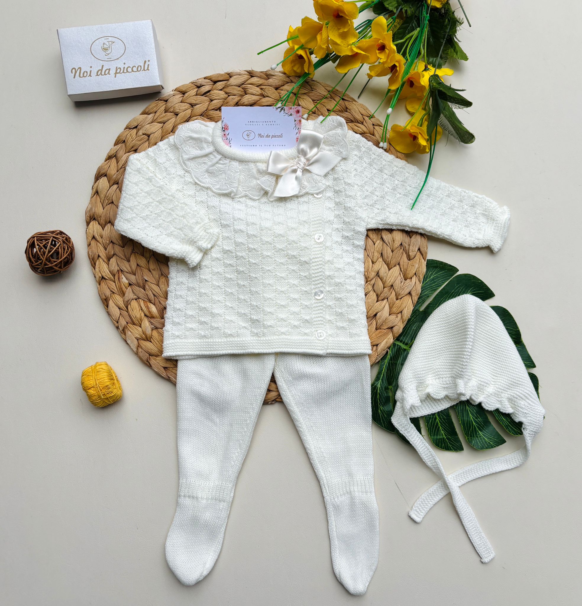 COMPLETO 3 PZ CON FIOCCHETTO 100% ACRILICO CRUDO - Noi da piccoli
