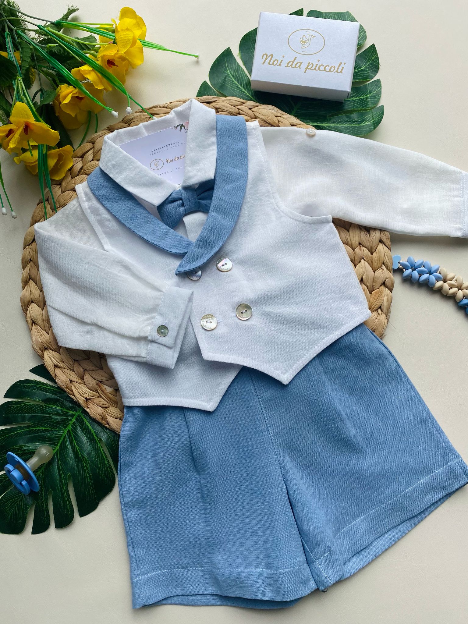 completo 3 pz con pantaloncino,camicia,panciotto e papillon bianco e cielo - Noi da piccoli