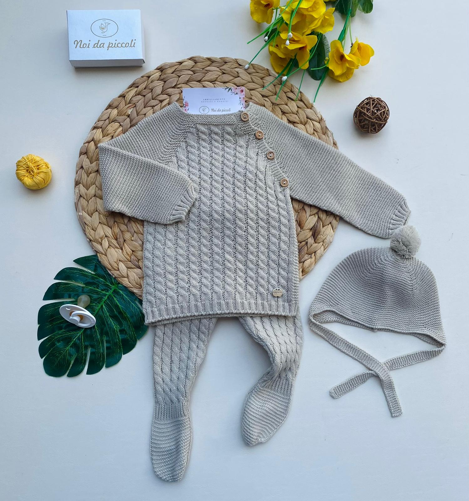 COMPLETO 3 PZ CON RICAMI AD INTRECCIO FILATO CALDO SABBIA - Noi da piccoli