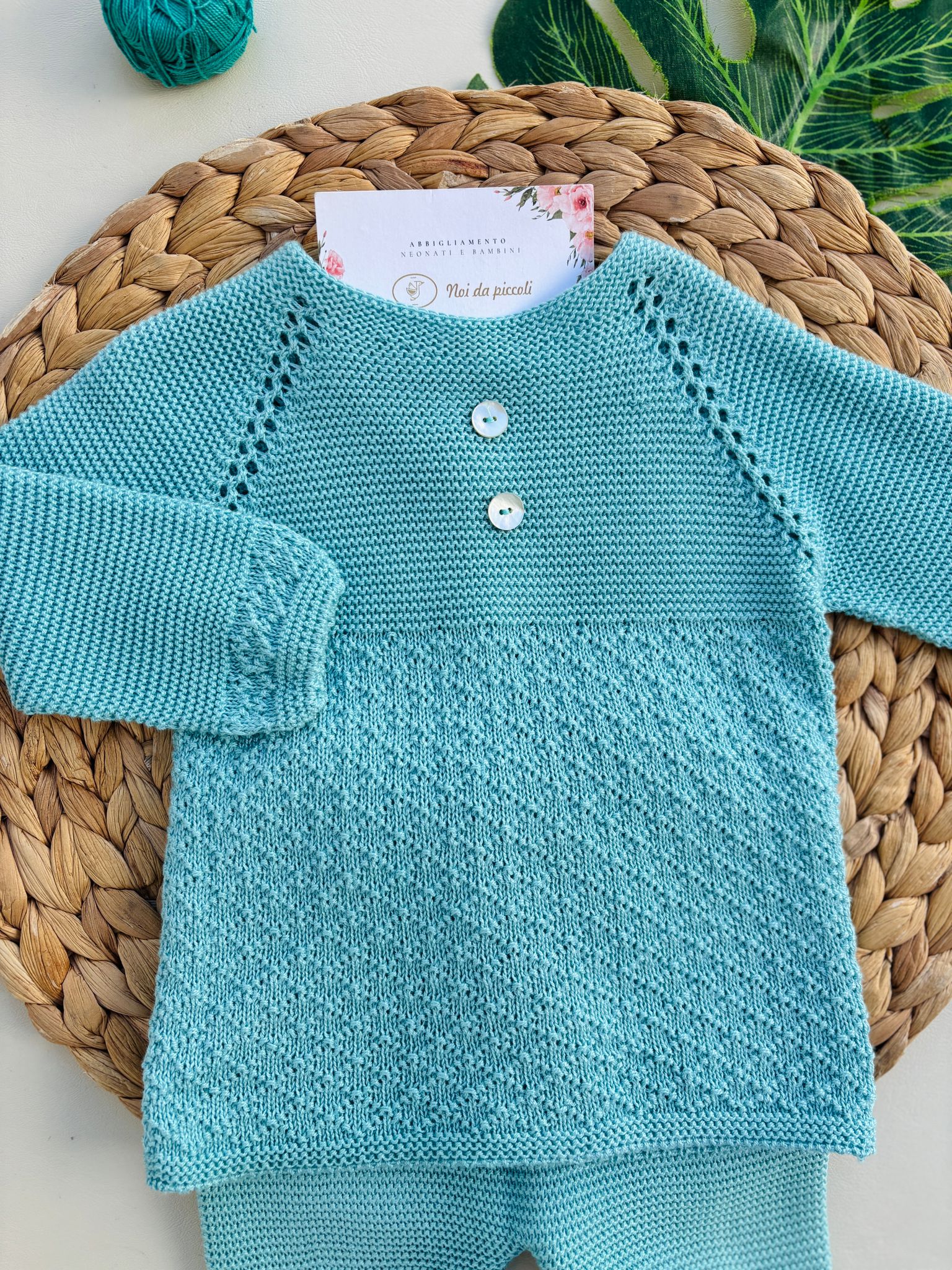 COMPLETO 3 PZ IN COTONE E ACRILICO CON BOTTONCINI IN MADREPERLA ACQUAMARINA - Noi da piccoli