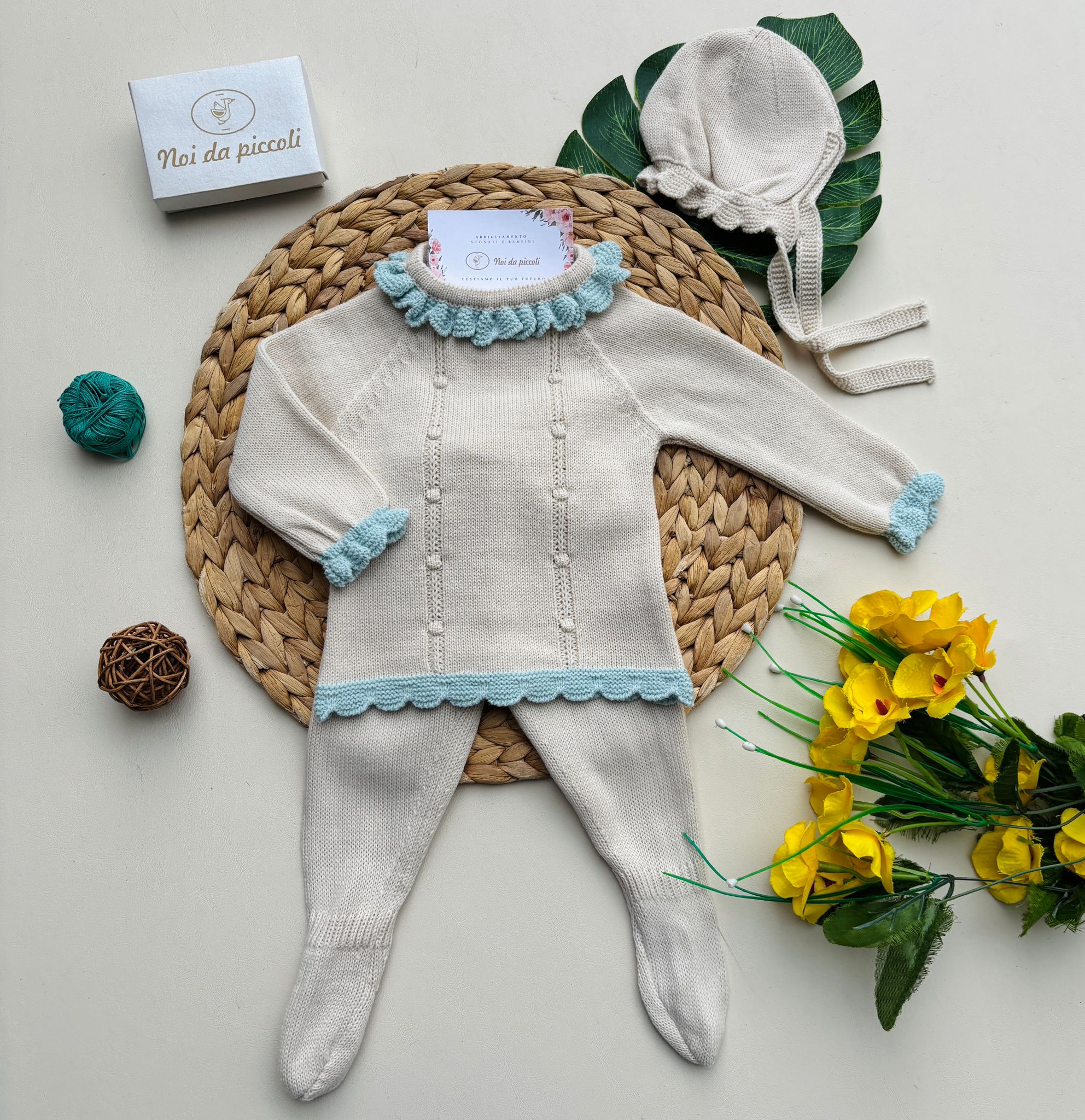 COMPLETO 3 PZ IN FILATO CALDO 100% ACRILICO CREMA E VERDE ACQUA - Noi da piccoli