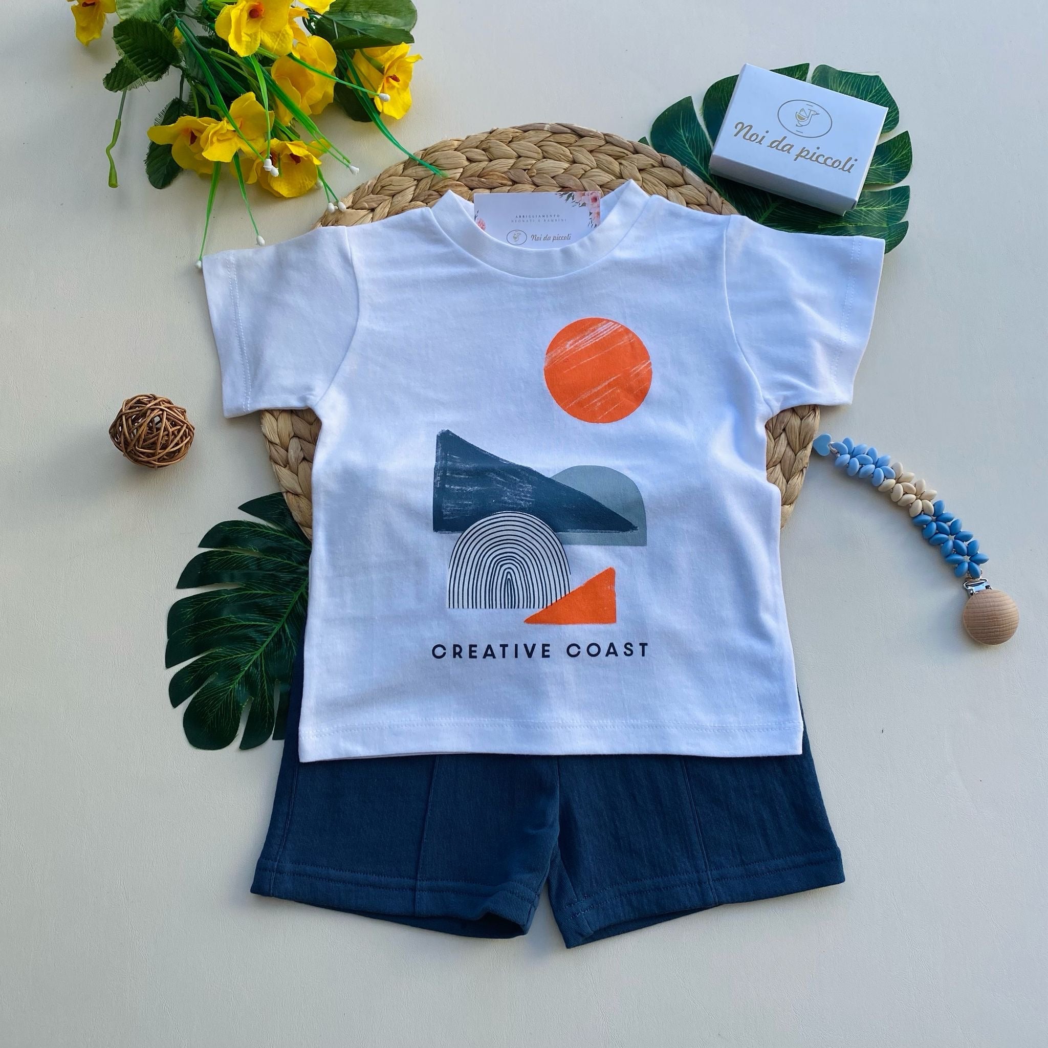 completo 3pz magliettina corallo e bianca con pantaloncino blu - Noi da piccoli