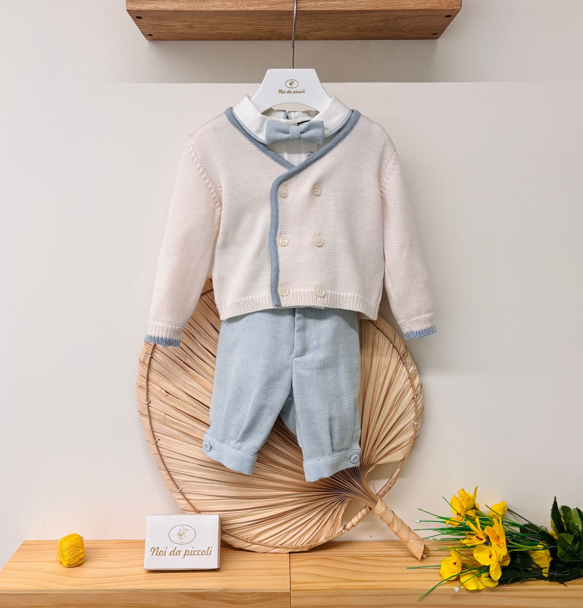 COMPLETO 4 PZ CERIMONIALE CON BOTTONCINI CREMA E VERDE - Noi da piccoli