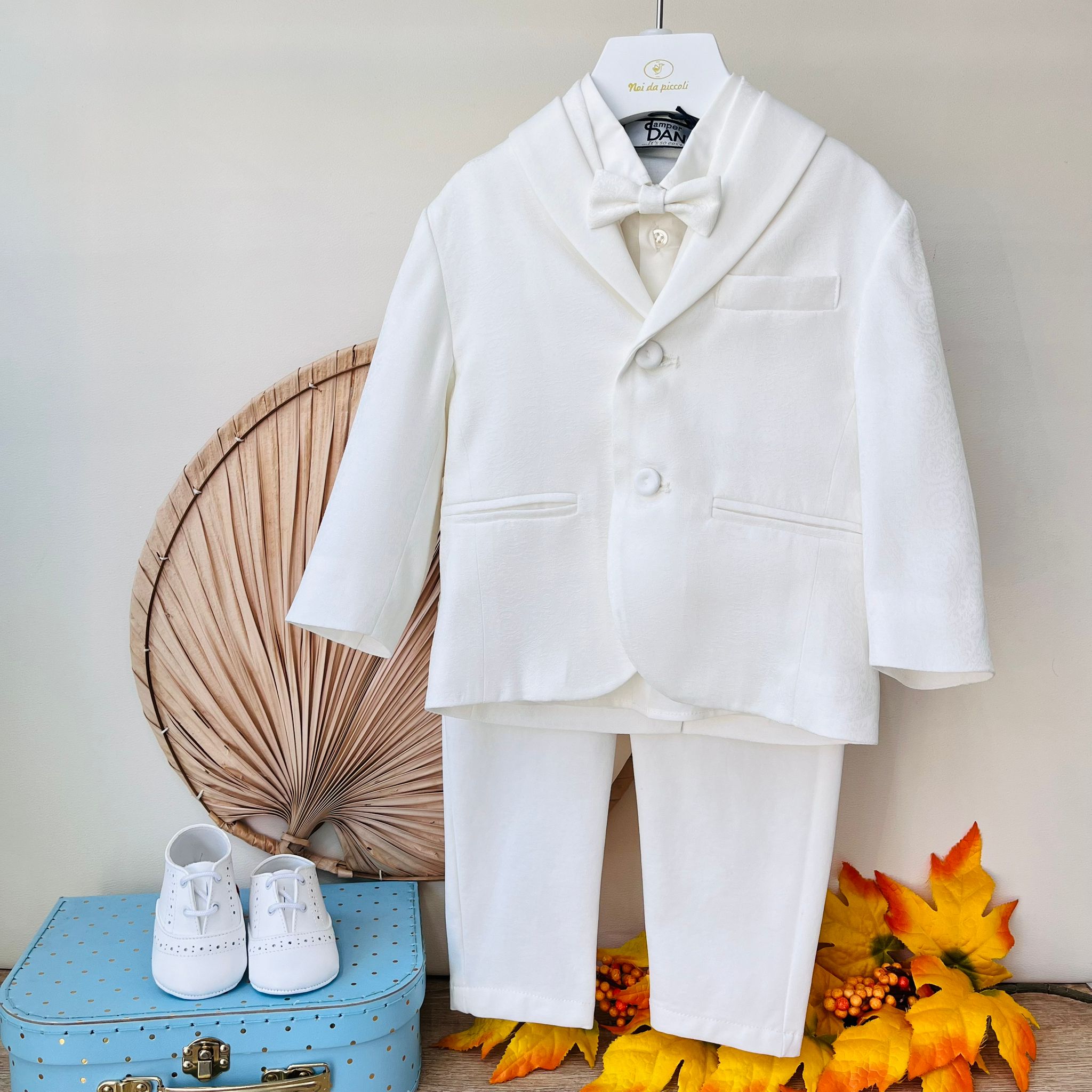 COMPLETO 4 PZ CERIMONIALE CON DELICATI RIFINITURE PANNA - Noi da piccoli