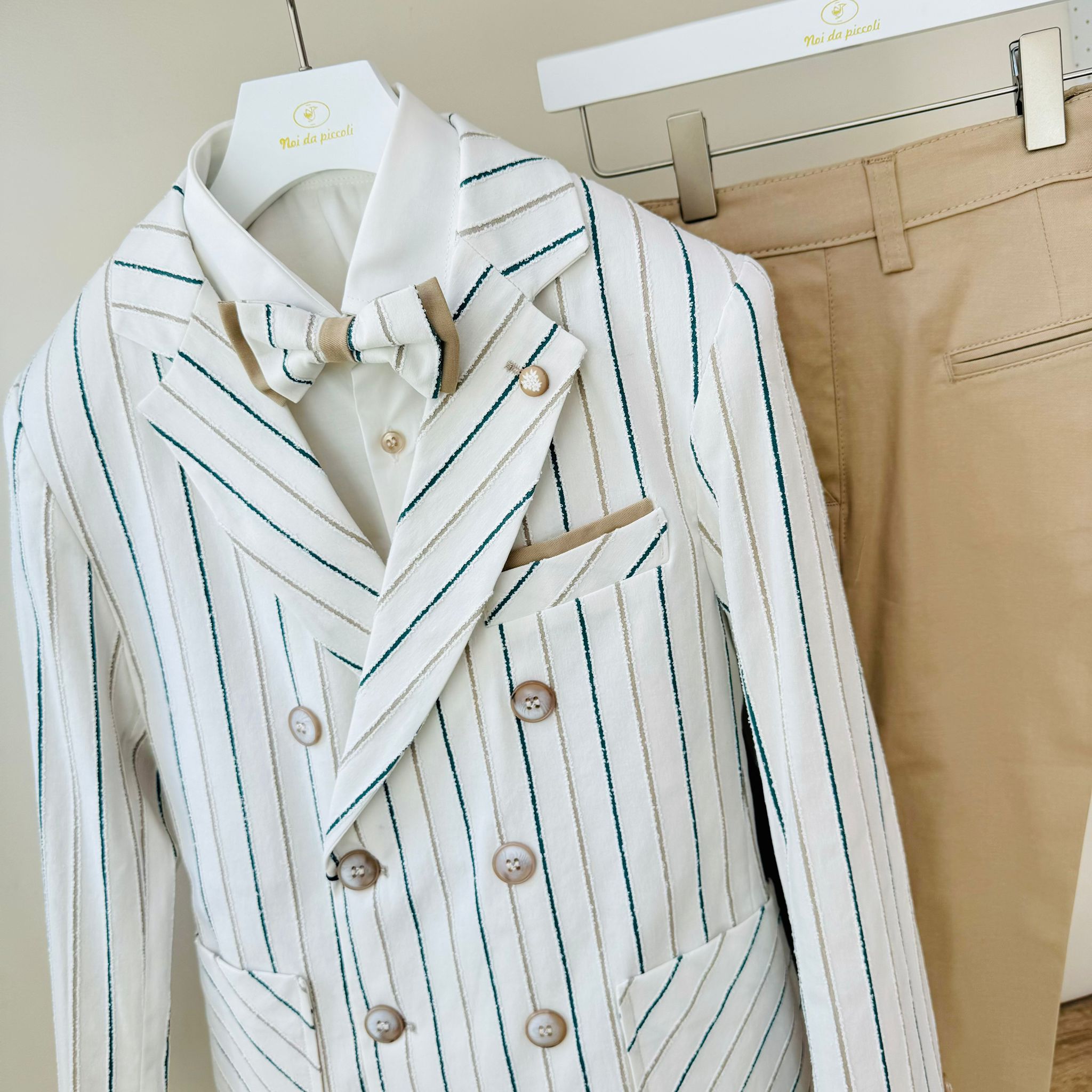 COMPLETO 4 PZ CERIMONIALE LEONARDO BIANCO BEIGE - Noi da piccoli