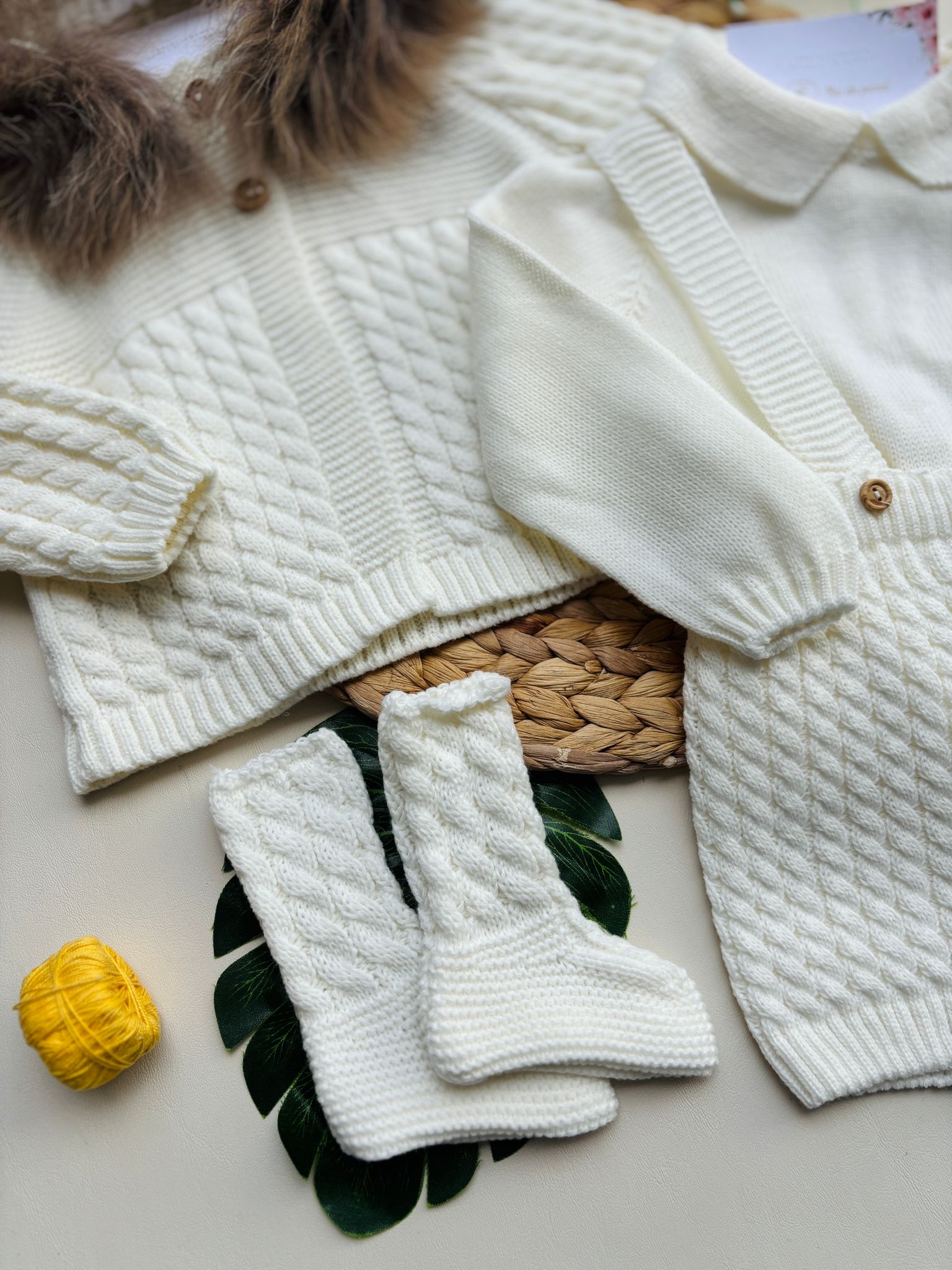 COMPLETO 4 PZ IN FILATO CALDO CRUDO - Noi da piccoli