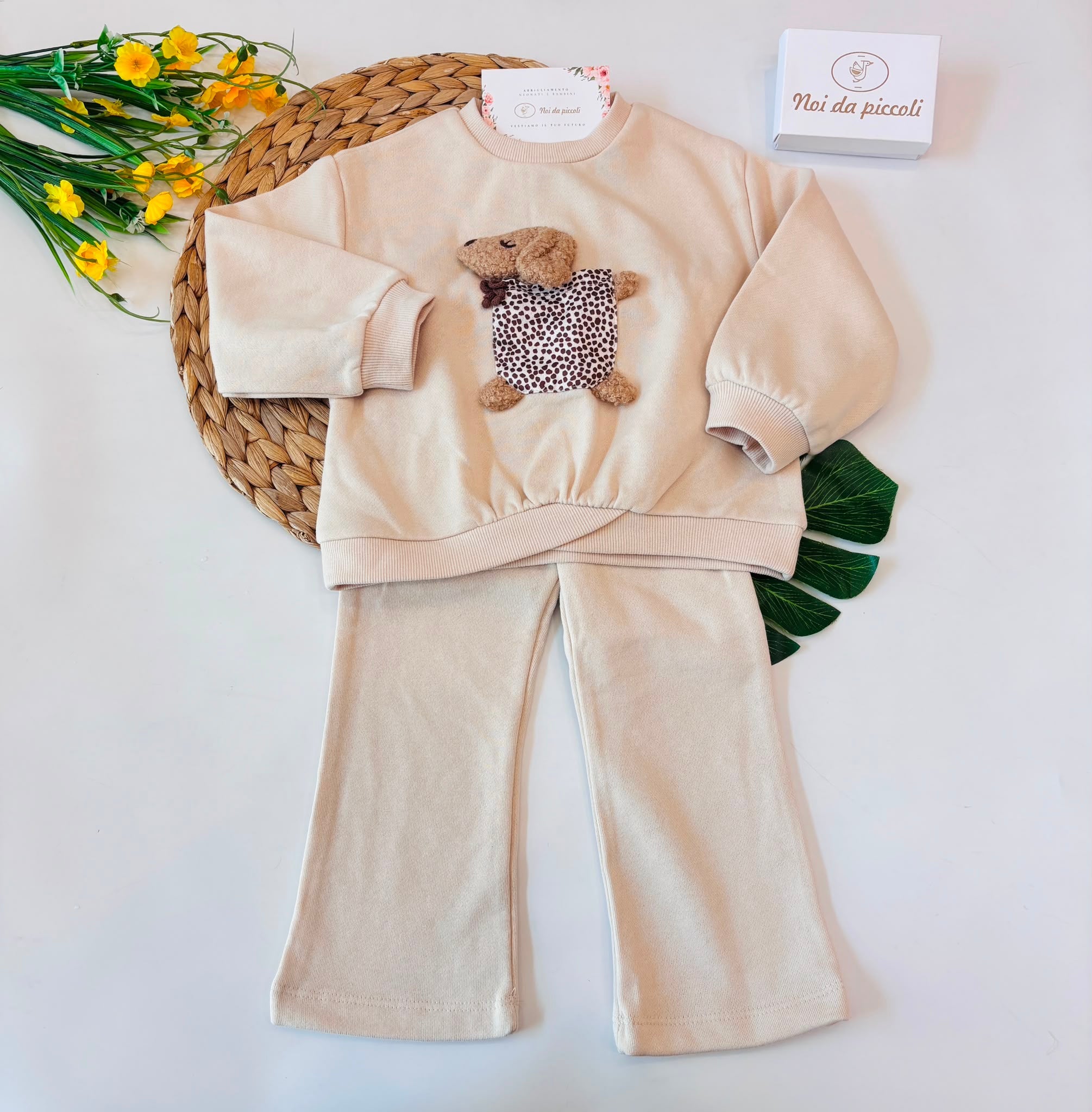 COMPLETO BEIGE CON CAGNOLINO IN RILIEVO IN COTONE CALDO - Noi da piccoli