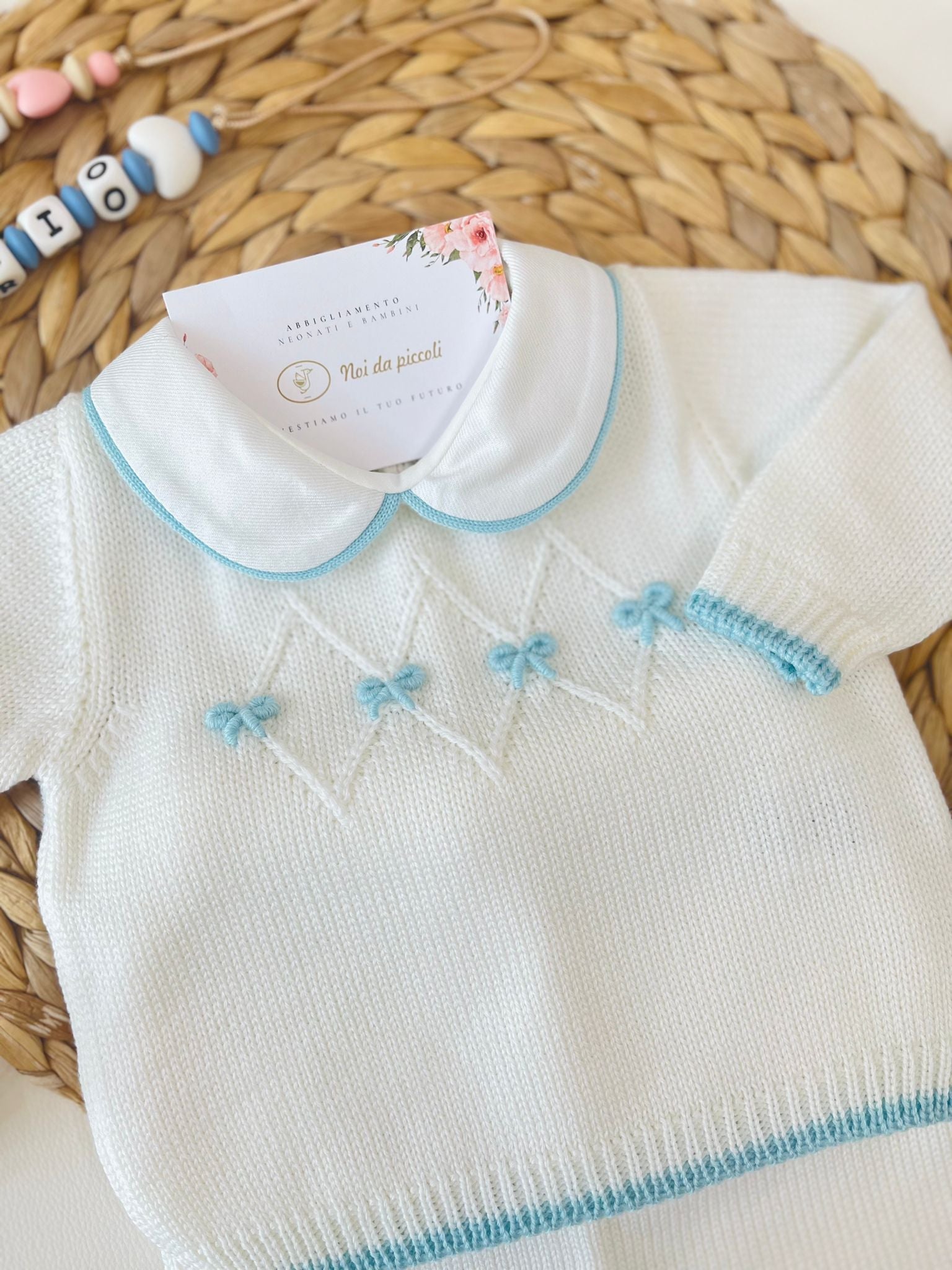 COMPLETO CON BABBUCCE 100% lana merino extrafine CIELO E PANNA - Noi da piccoli