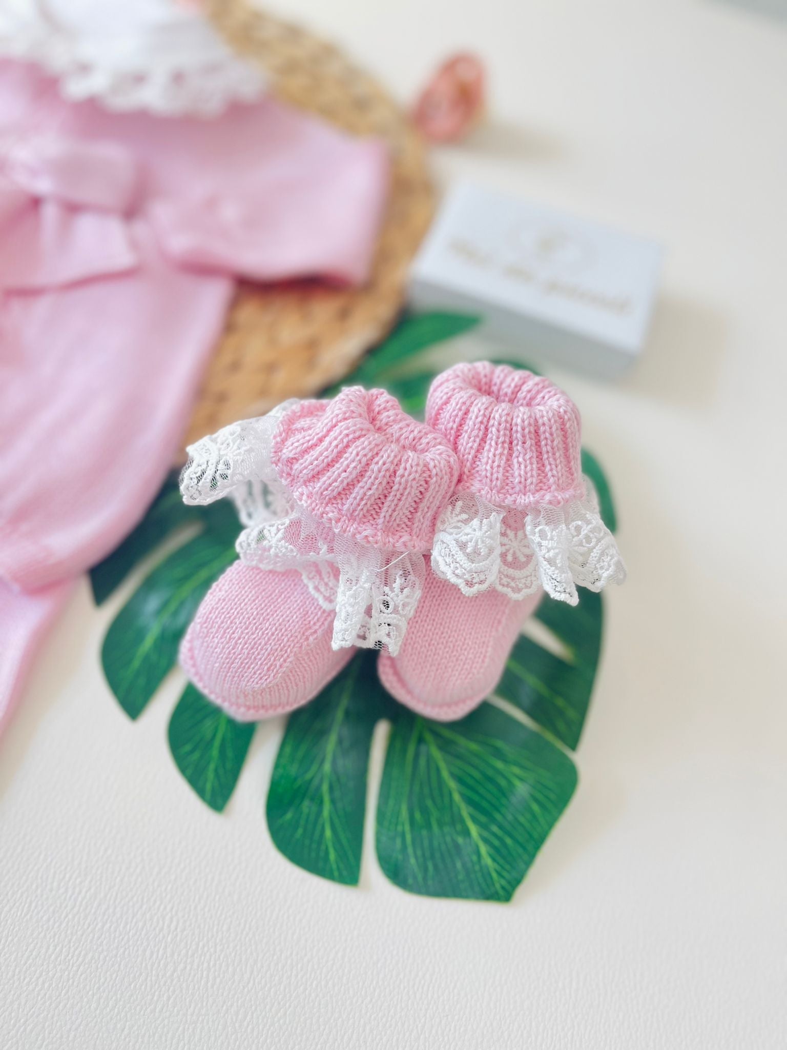 COMPLETO CON BABBUCCE 100% lana merino extrafine ROSA CIPRIA - Noi da piccoli