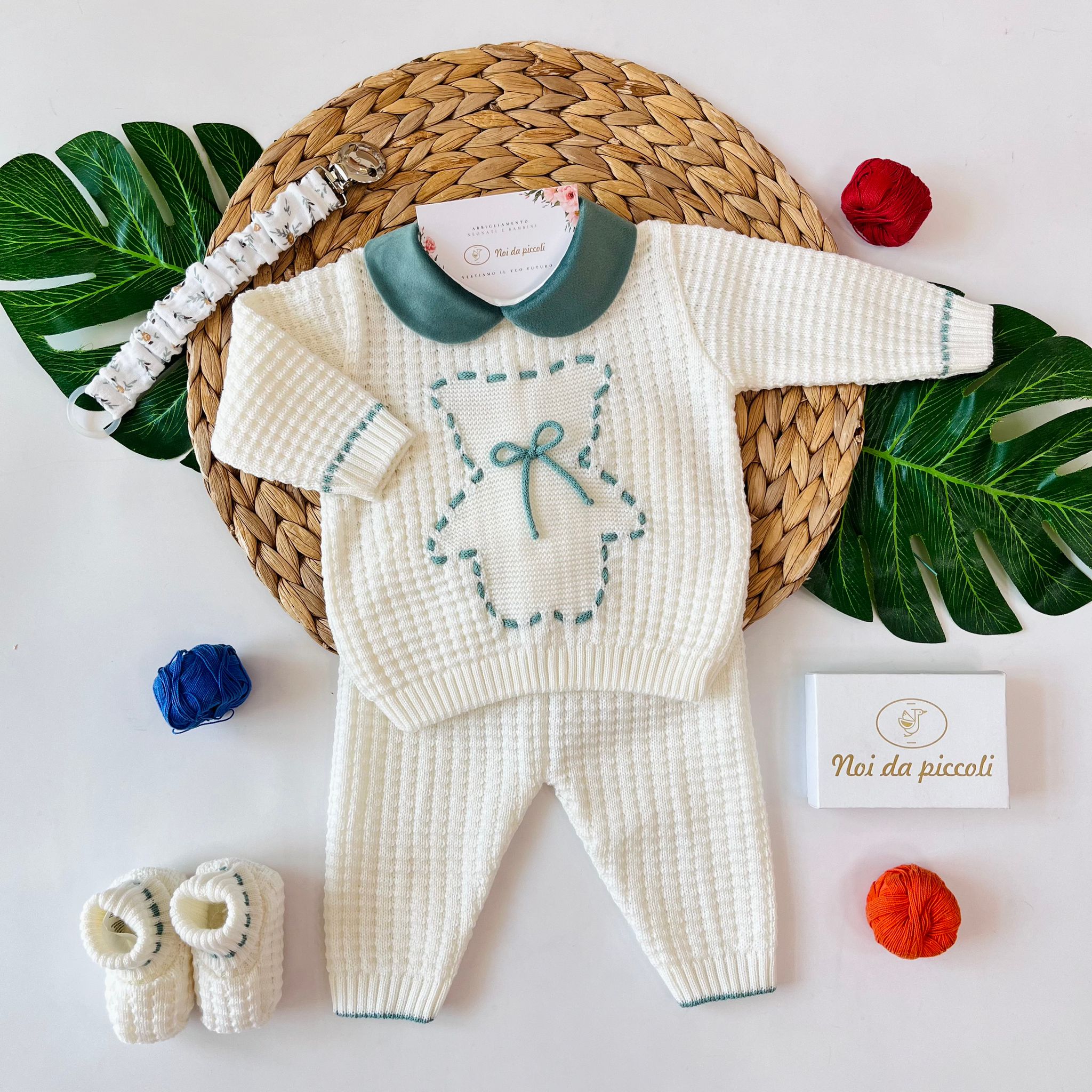 COMPLETO CON BABBUCCE 100% LANA VANIGLIA VERDE SALVIA - Noi da piccoli