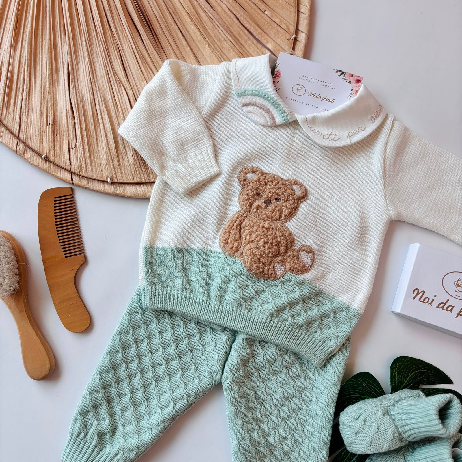 COMPLETO CON BABBUCCE 100% LANA VERDE ORSETTO - Noi da piccoli