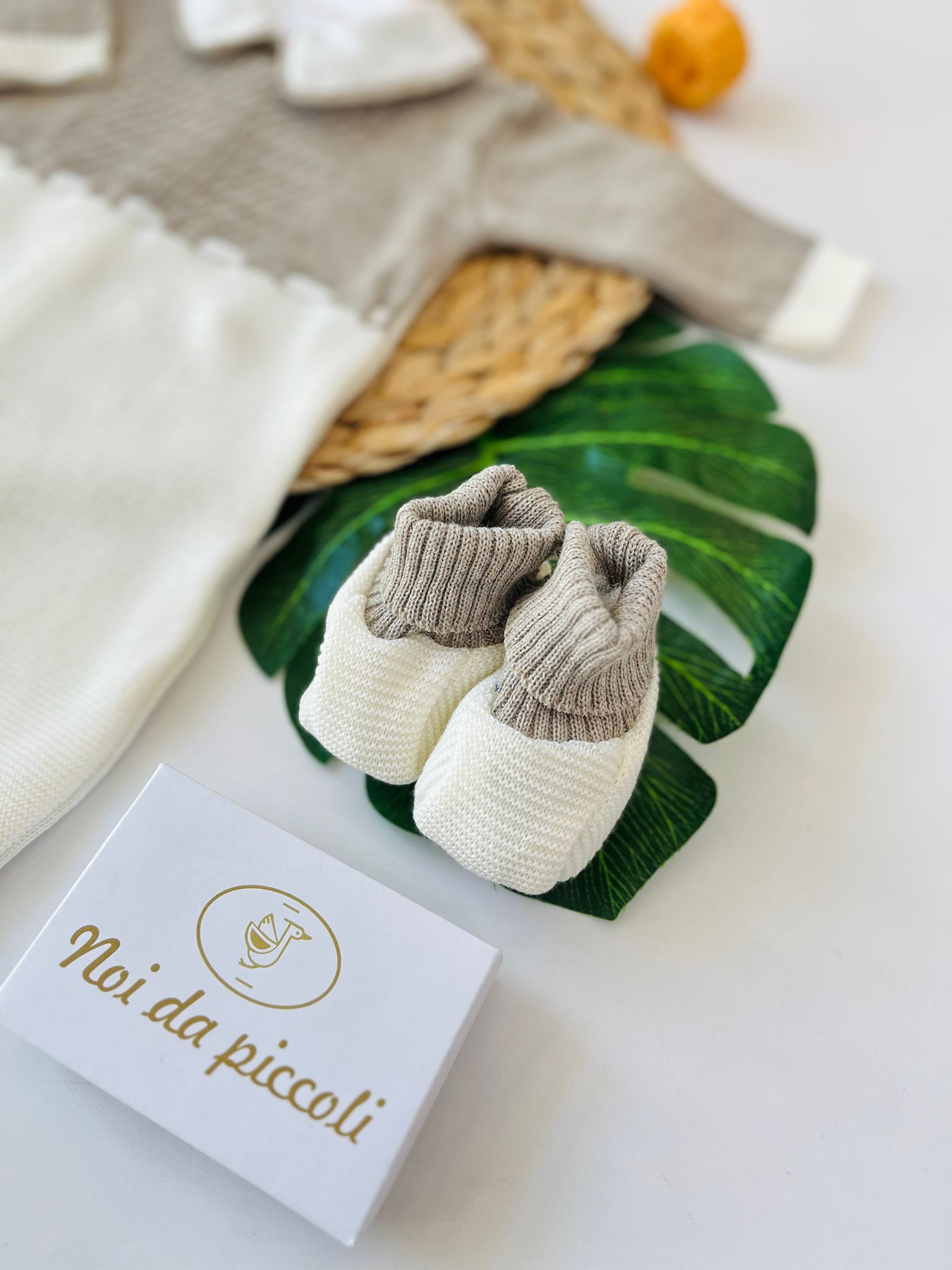 COMPLETO CON PARURE FILATO CALDO PANNA TORTORA - Noi da piccoli